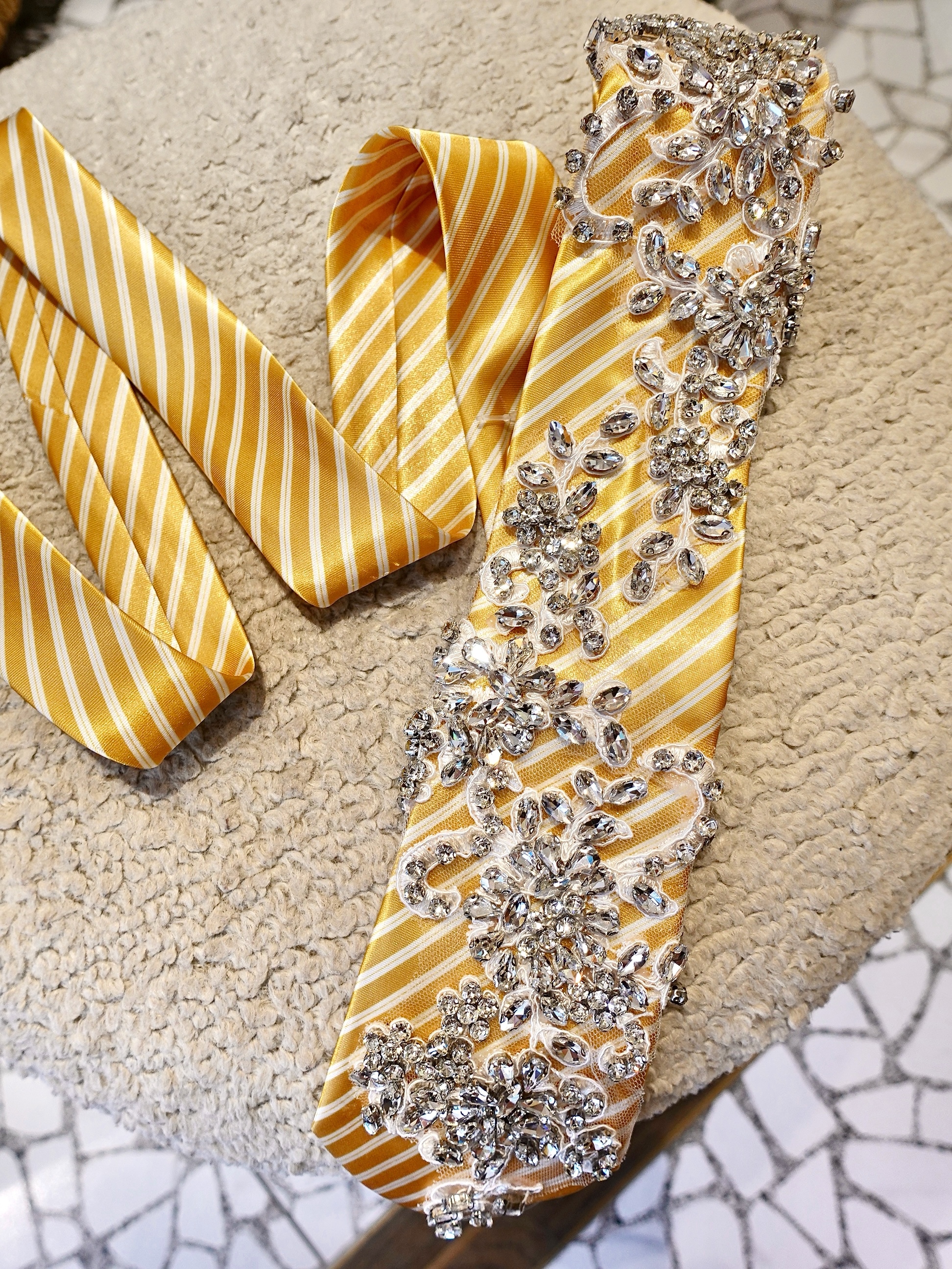 Butter Yellow奶油黃色斜紋水鑽領帶