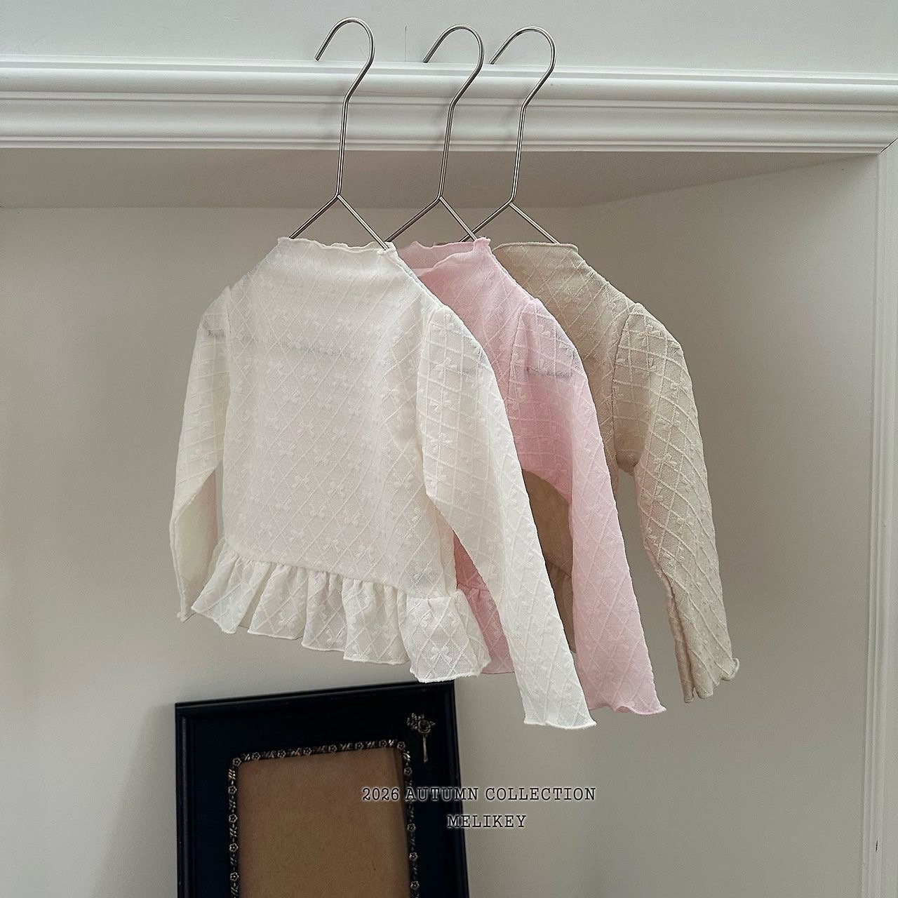 MELIKEY Frill Ribbon Mesh Tee