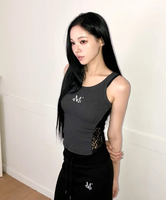 （現貨）韓牌 MUCENT LUCIA 蕾絲 修身 背心 P0000CKS