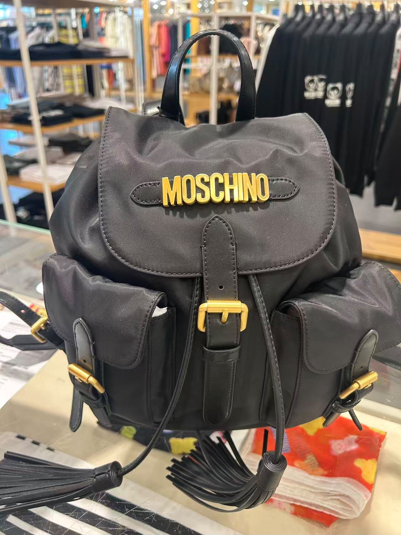LYS02220 Moschino金色立體字Logo背囊