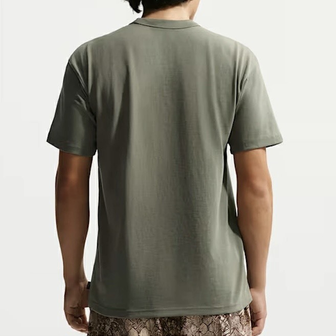 #現貨 NIKE 高磅數 胸前刺繡小LOGO 短袖 IH1122-328 軍綠