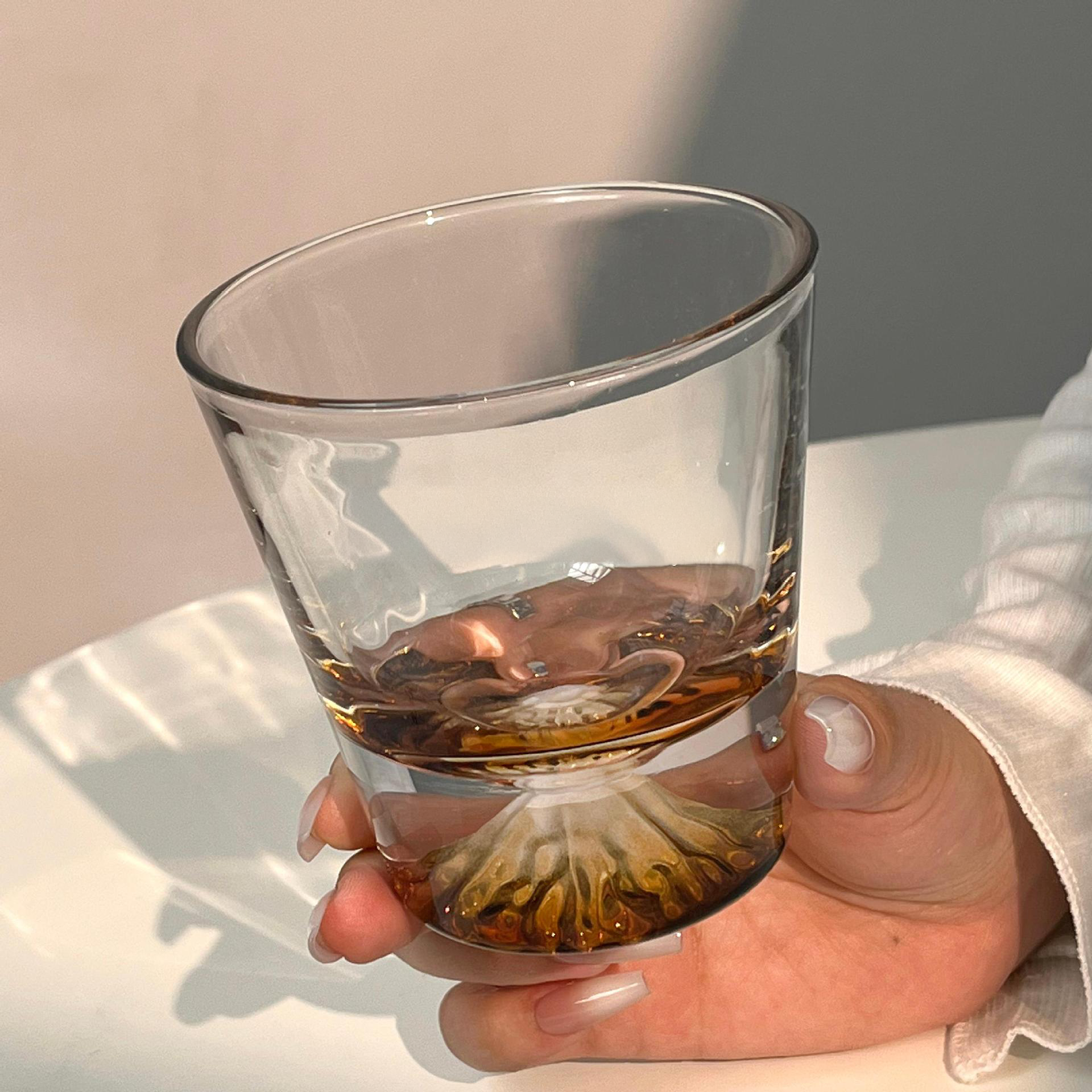 深黑色小眾設計玻璃杯
