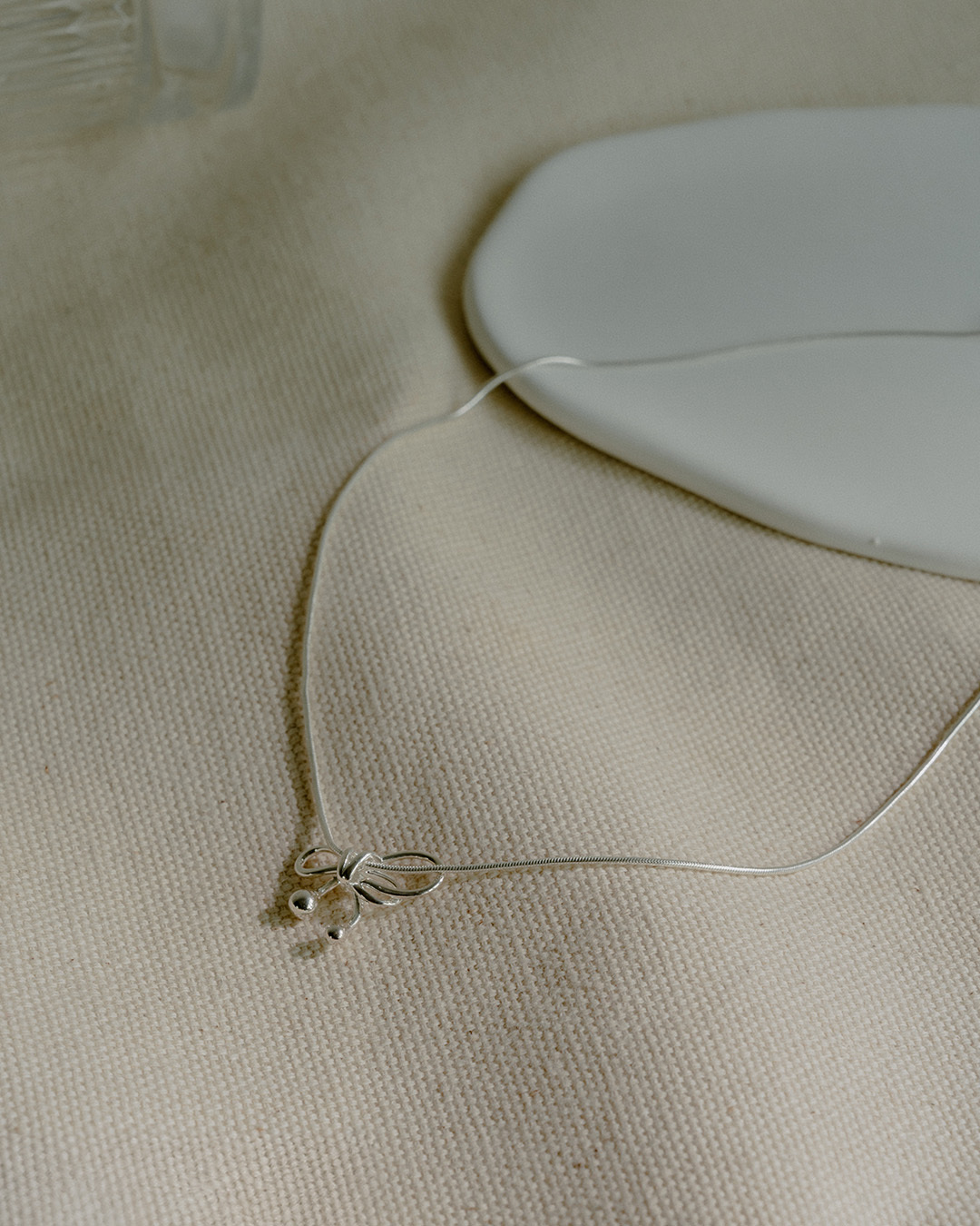 Textured bow metal cord necklace【07040398】in stock+pre-order