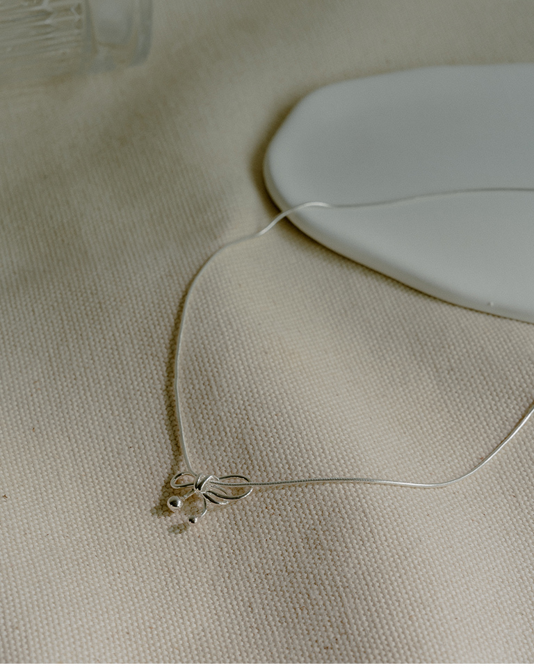 Textured bow metal cord necklace【07040398】in stock+pre-order