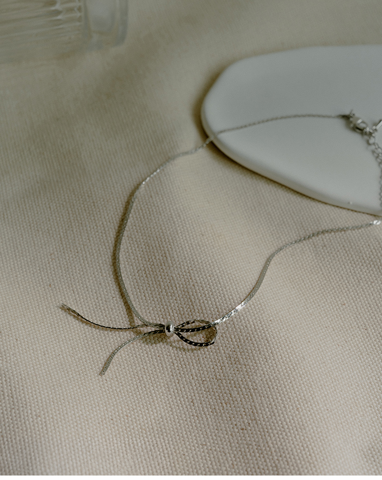 Snake bone necklace with bow design【07040400】in stock+pre-order
