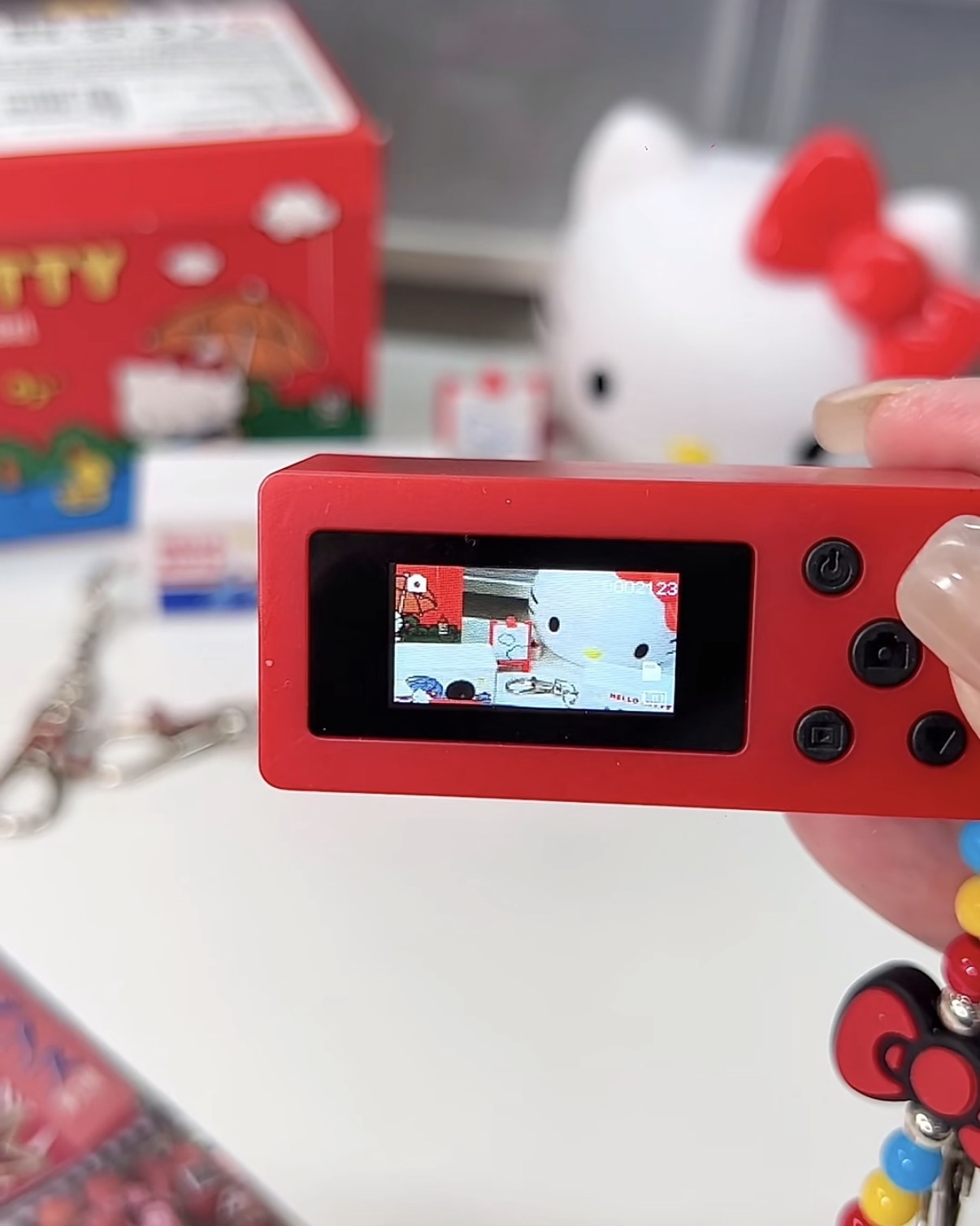 <可以拍的盲盒📸> Hello Kitty 玩耍時間到系列 迷你相機盲盒 鑰匙圈