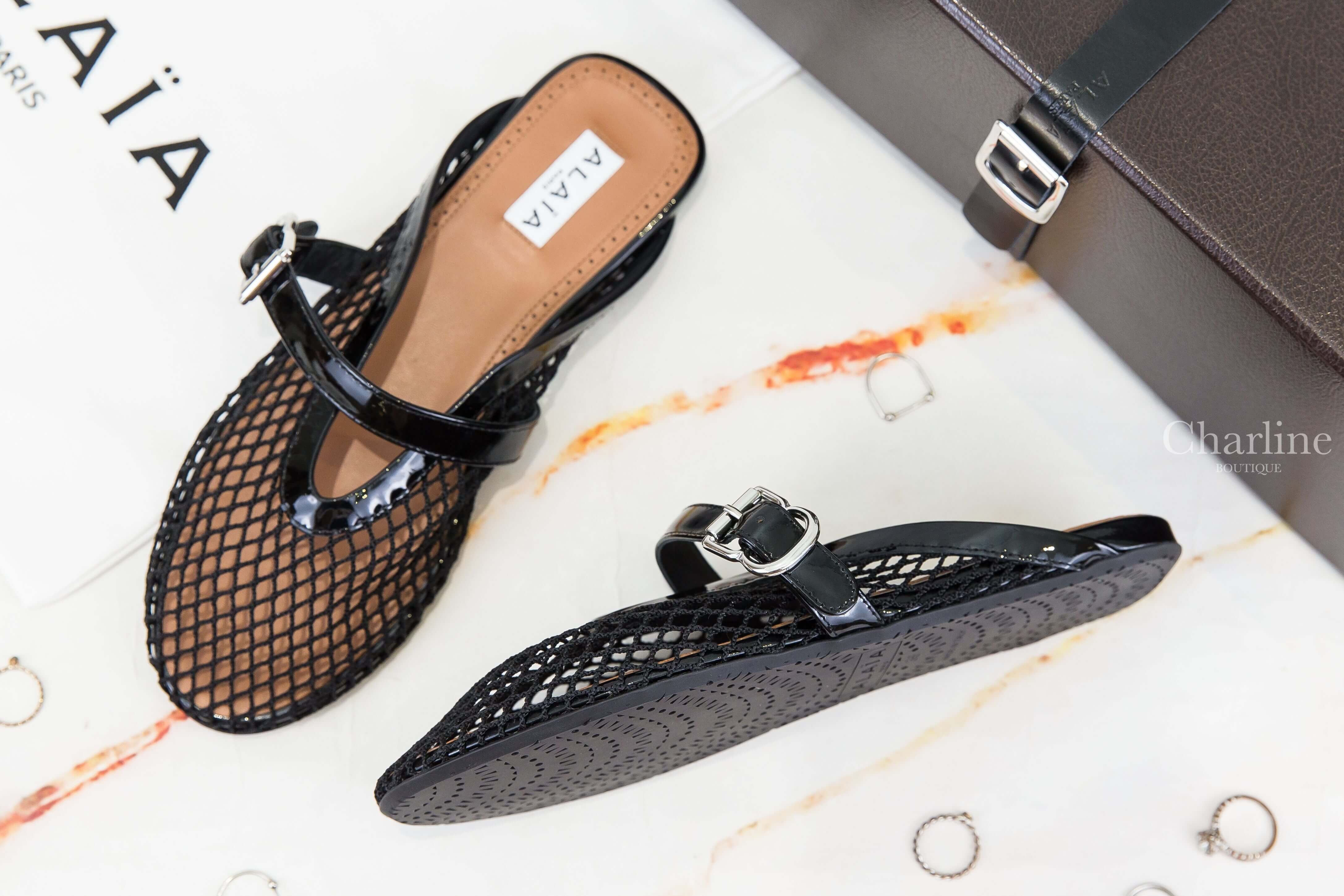 Alaïa Flat Mules In Fishnet 黑色簍空漁網狀漆皮平底芭蕾舞穆勒鞋-Charline Boutique 精品代購