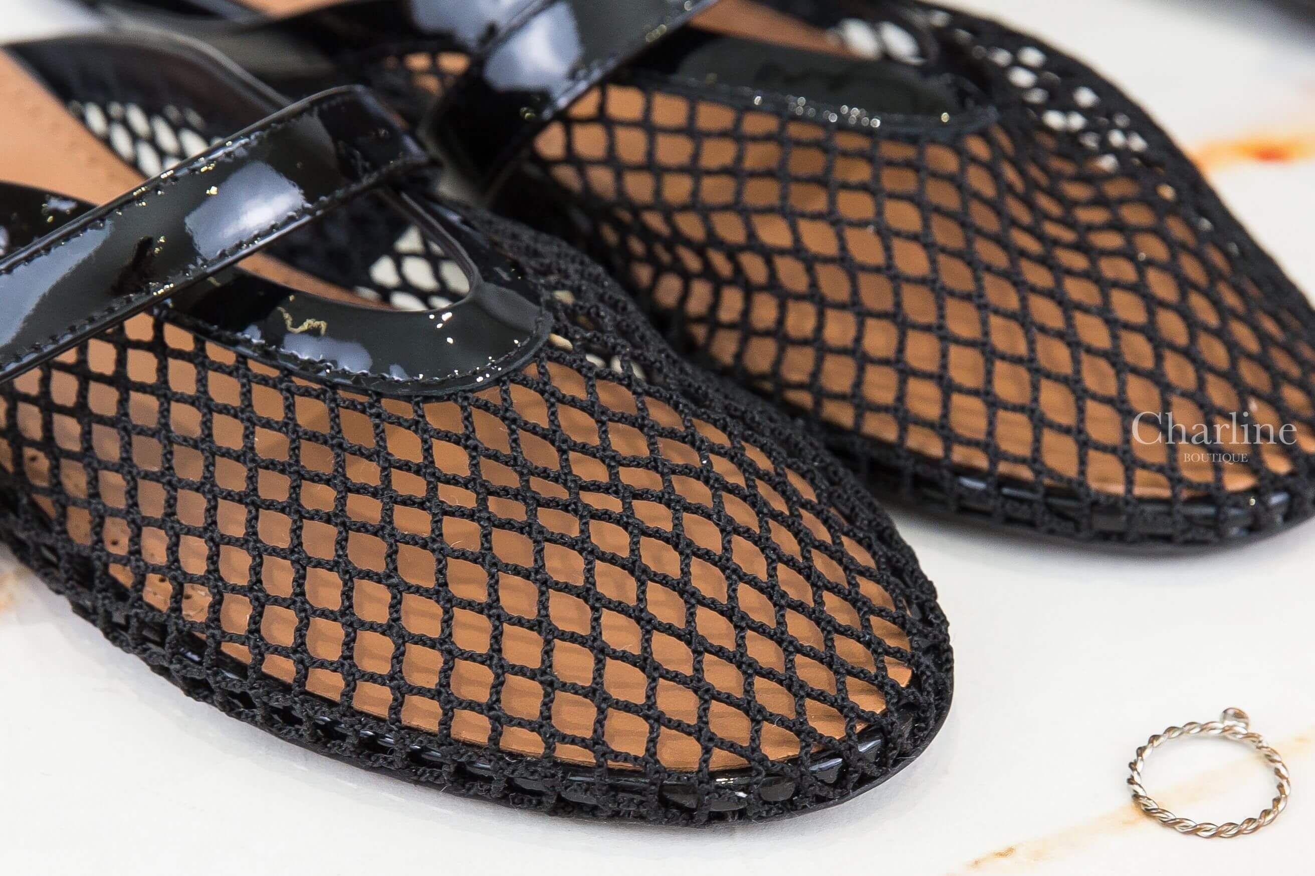 Alaïa Flat Mules In Fishnet 黑色簍空漁網狀漆皮平底芭蕾舞穆勒鞋