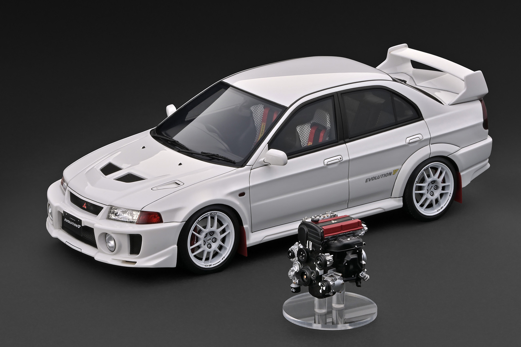 預訂 (訂金$300) (預訂價$2520):1/18 IG Mitsubishi LANCER EVOLUTION V (CP9A) White With 4G63Engine (IG4018)