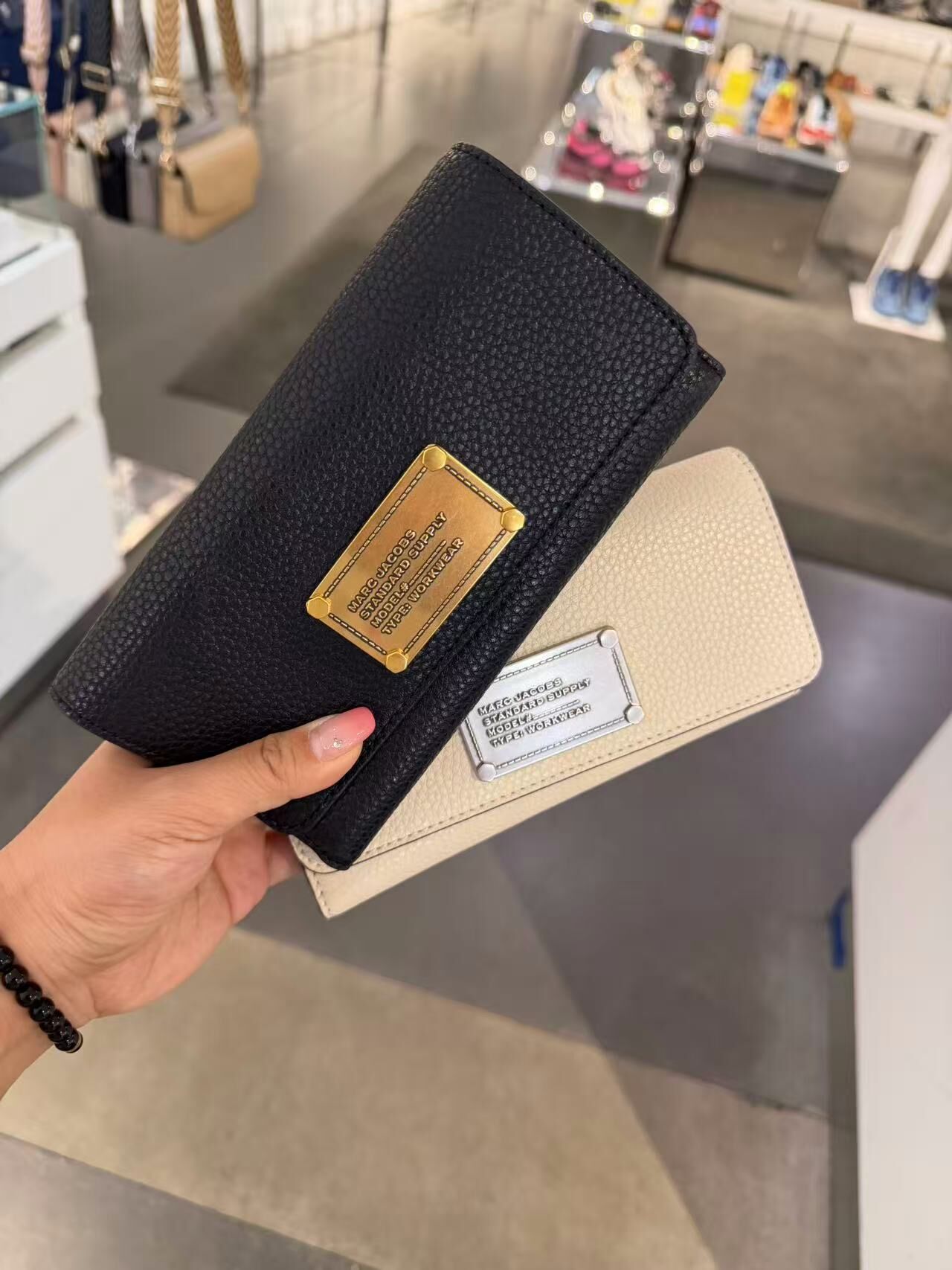 【預購】Marc Jacobs H0805103 長款三摺卡套