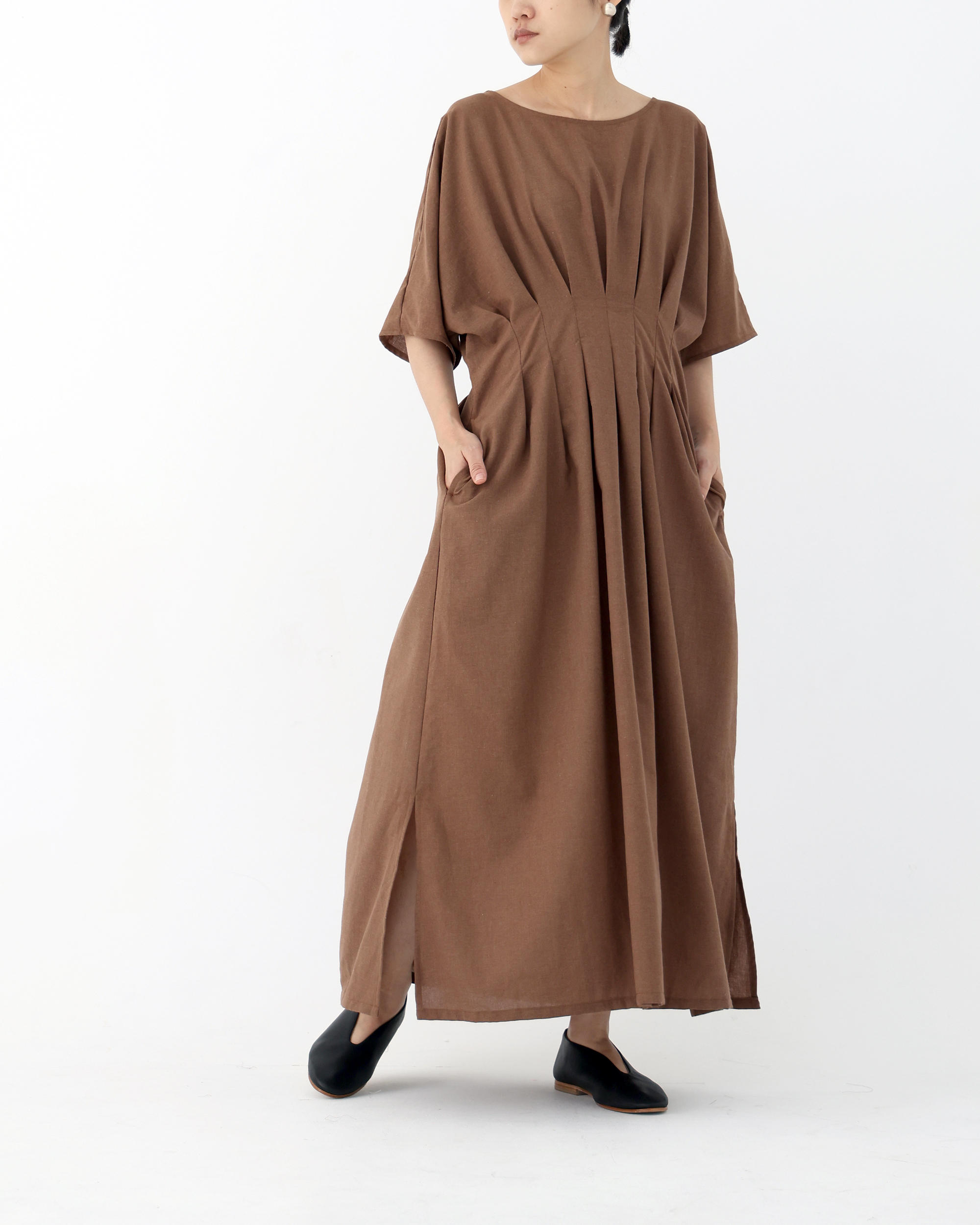 川 衣 WEAR BEING  寬領腰部打褶洋裝 黃褐