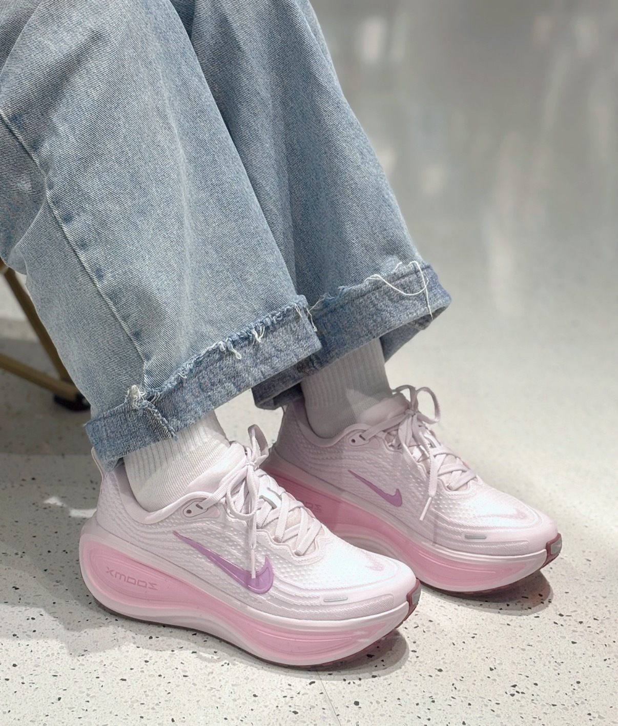 女鞋 NIKE W VOMERO PLUS 全粉 氣墊 緩震 透氣 慢跑 運動鞋【HV8154-504】