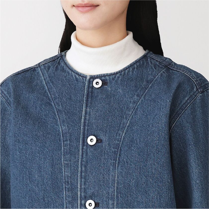 Collar close up