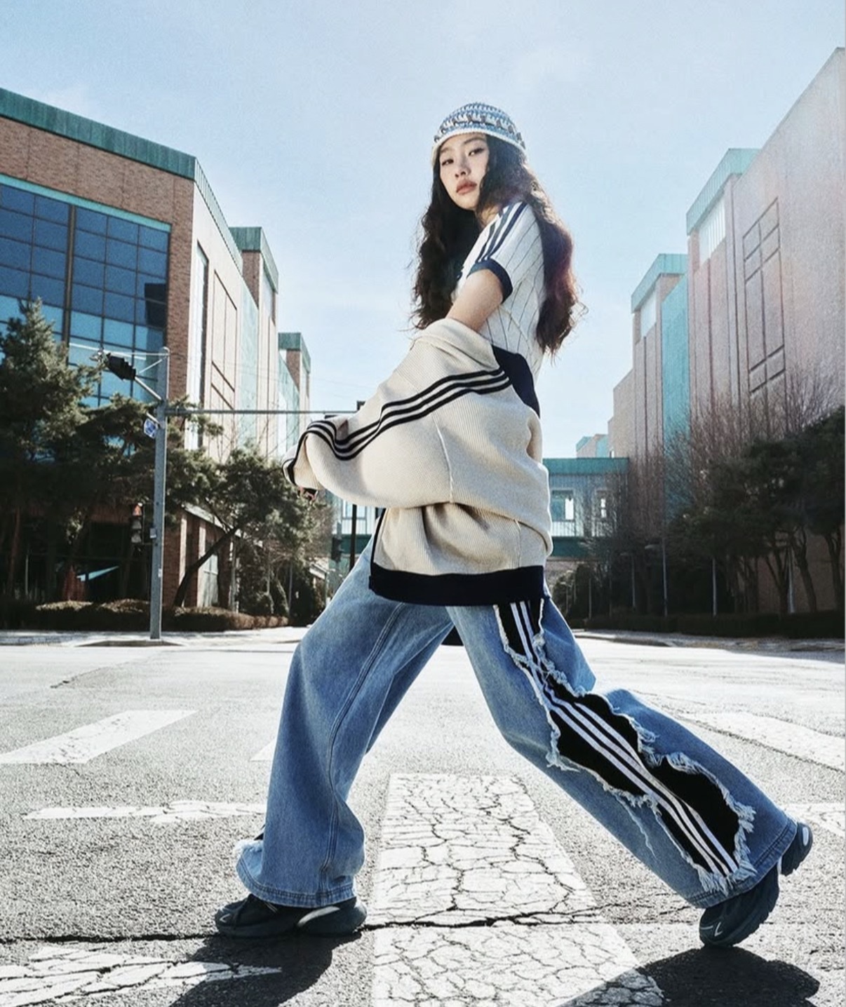 女款 ADIDAS ORIGINALS ADILENIUM 牛仔藍 水洗灰 鄭好娟同款 假兩件 三葉草 破壞 刷破 寬鬆 寬褲 長褲【KY5192/KY5193】ADLP