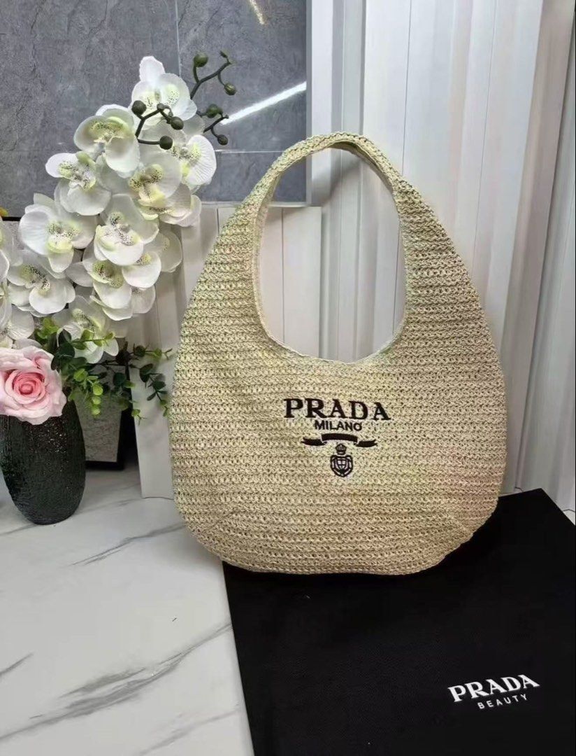 PRADA夏日贈品半月拉菲草編Tote Bag