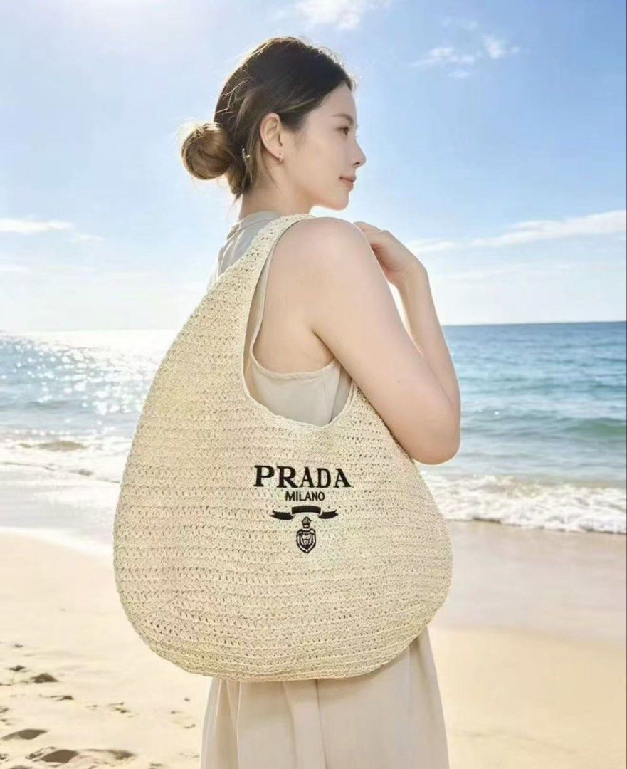 PRADA夏日贈品半月拉菲草編Tote Bag