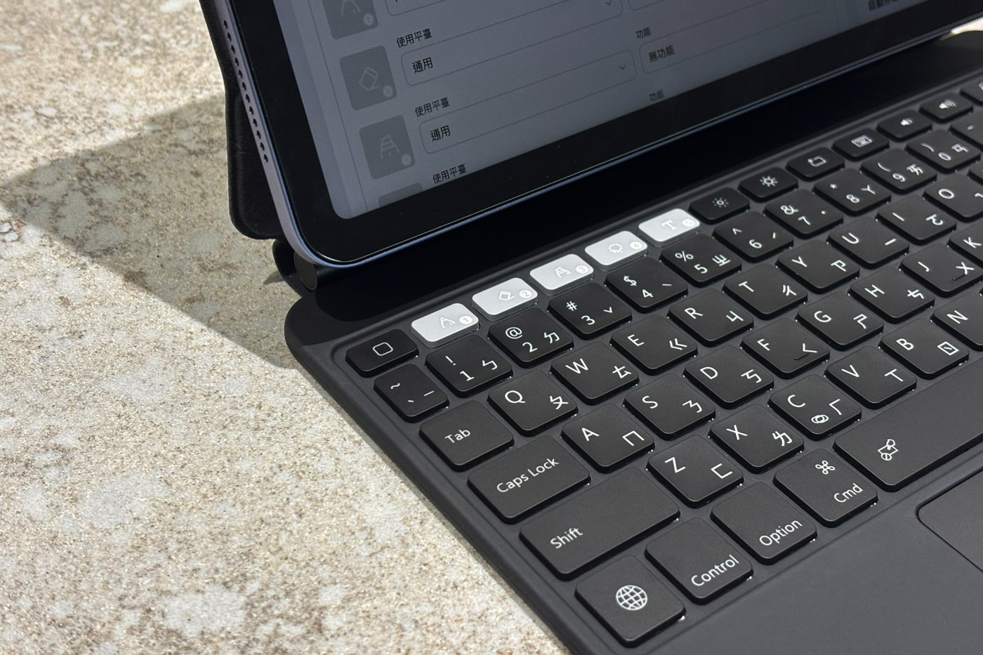 左手按 eiP HyperKeys 快捷鍵、右手用 Apple Pencil 畫重點