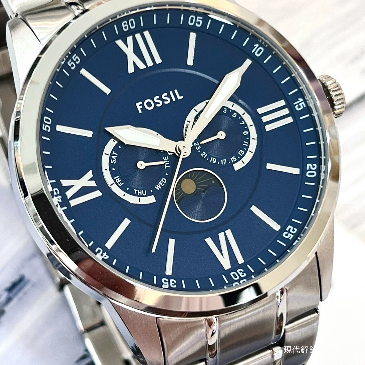 【FOSSIL】Flynn 日月星辰雋永藍三眼紳士腕錶 BQM7087 48mm 現代鐘錶