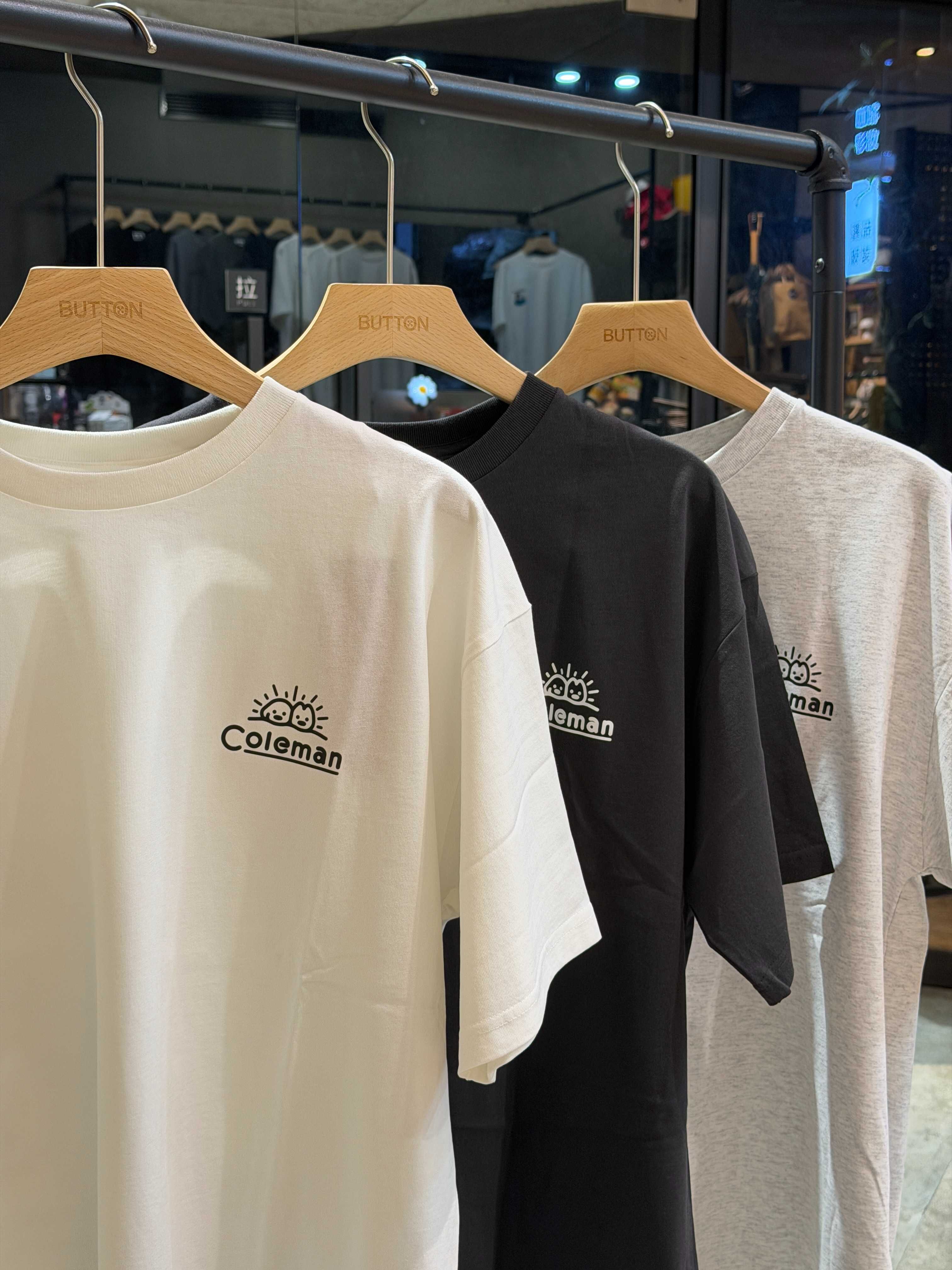 【現貨】Coleman X matsui X Freak’s store三方聯名 方形box 狗狗露營 短tee CM5622