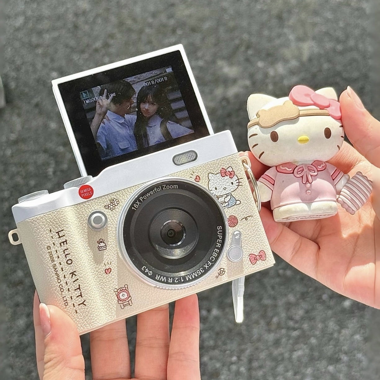 （預購）三麗鷗正版授權💛Hello Kitty&布丁狗 復古翻轉螢幕 CCD 相機 6400W像素 凱蒂貓