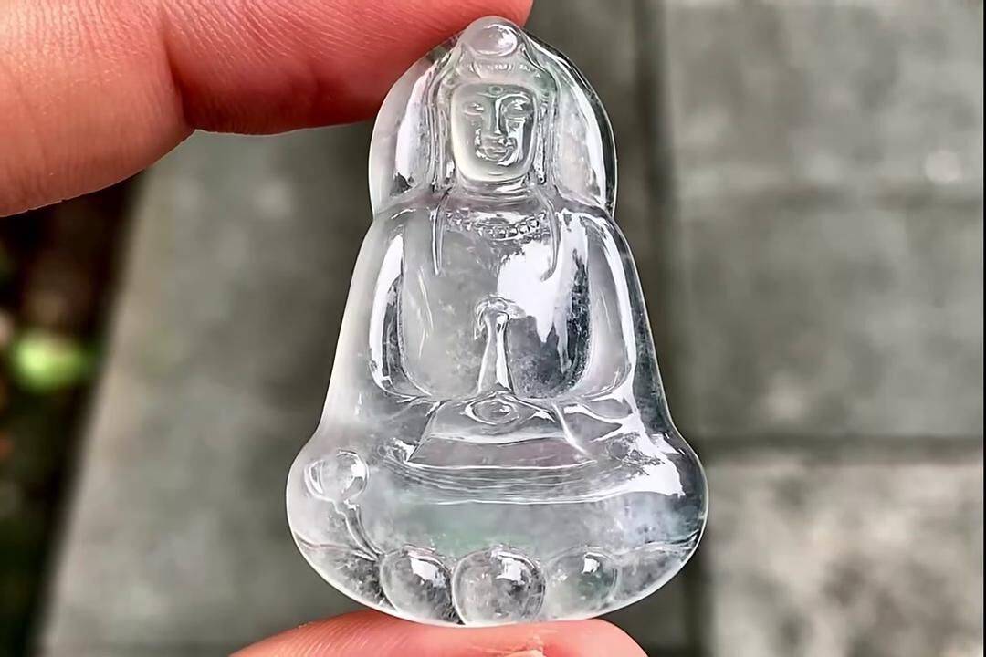 723324 翡翠冰淡彩素衣觀音