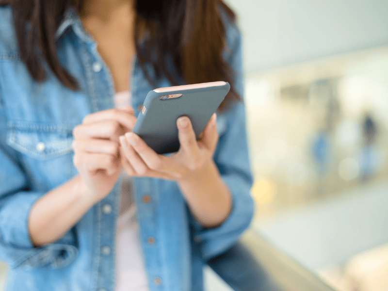 eSIM 設定顯示「啟用中」卡住？
