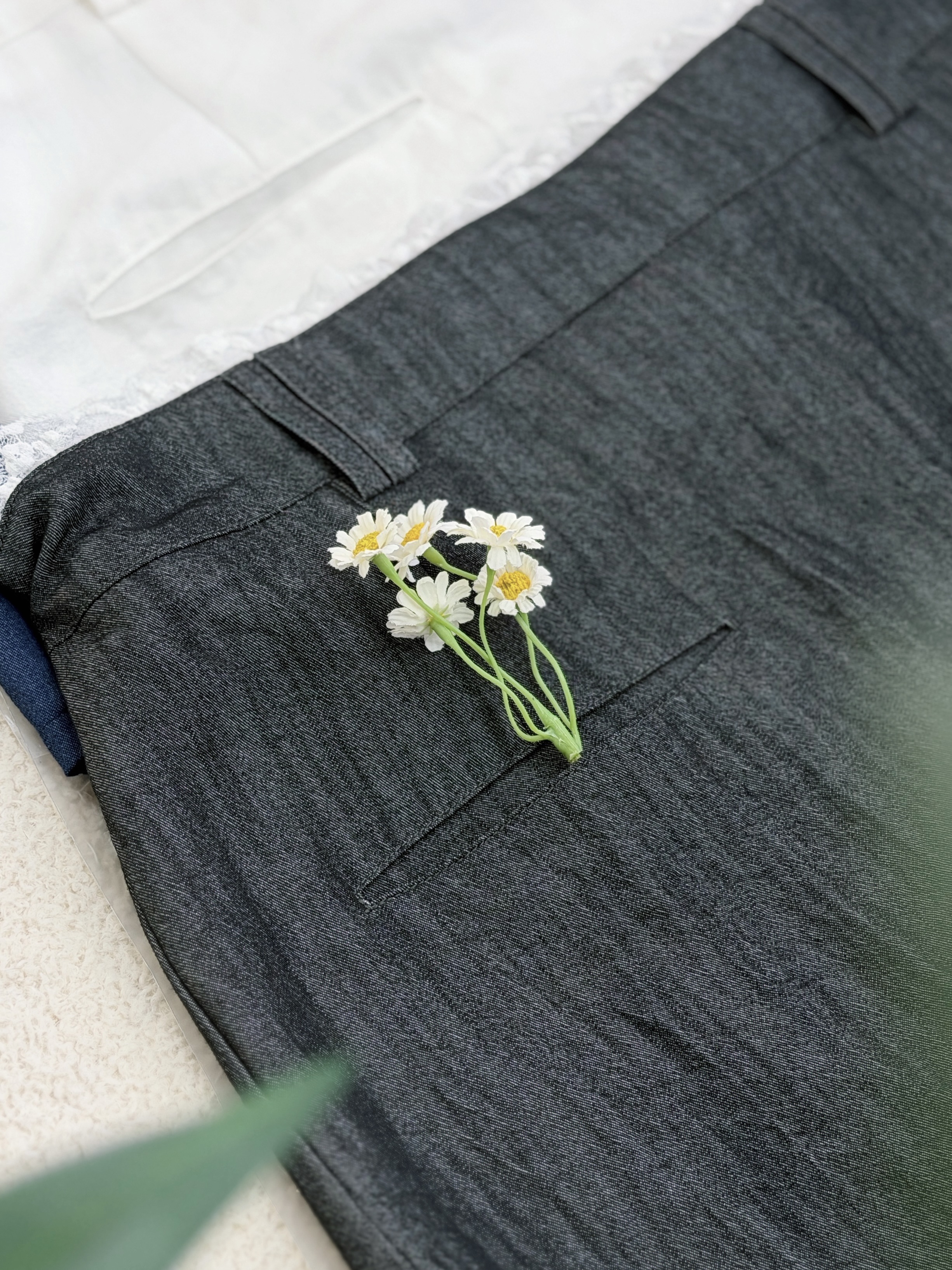三色 / 蕾絲腰圍貼袋竹節棉短裙 / Lace-Trim Patch Pocket Slub Cotton Mini Skirt