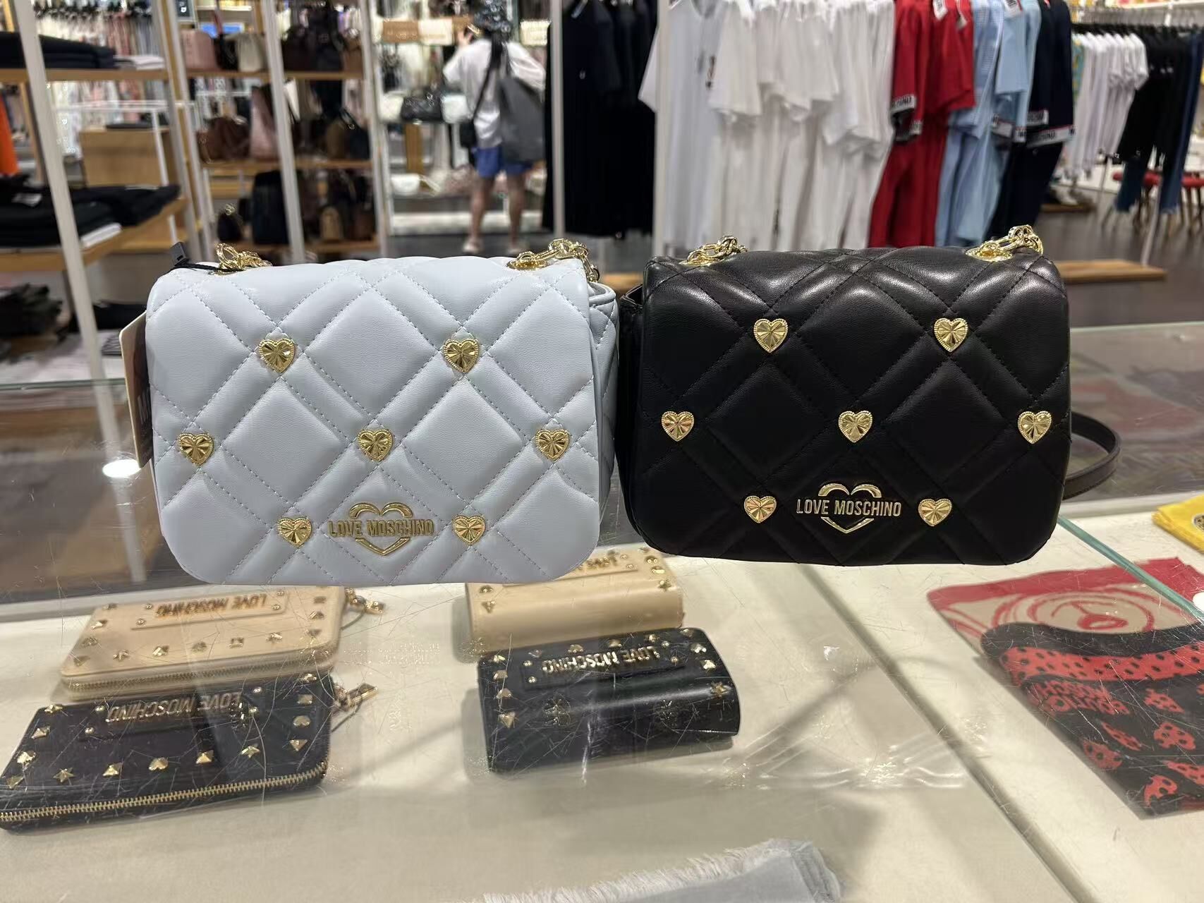 LYS02231 Love Moschino 心心窩釘鏈條袋