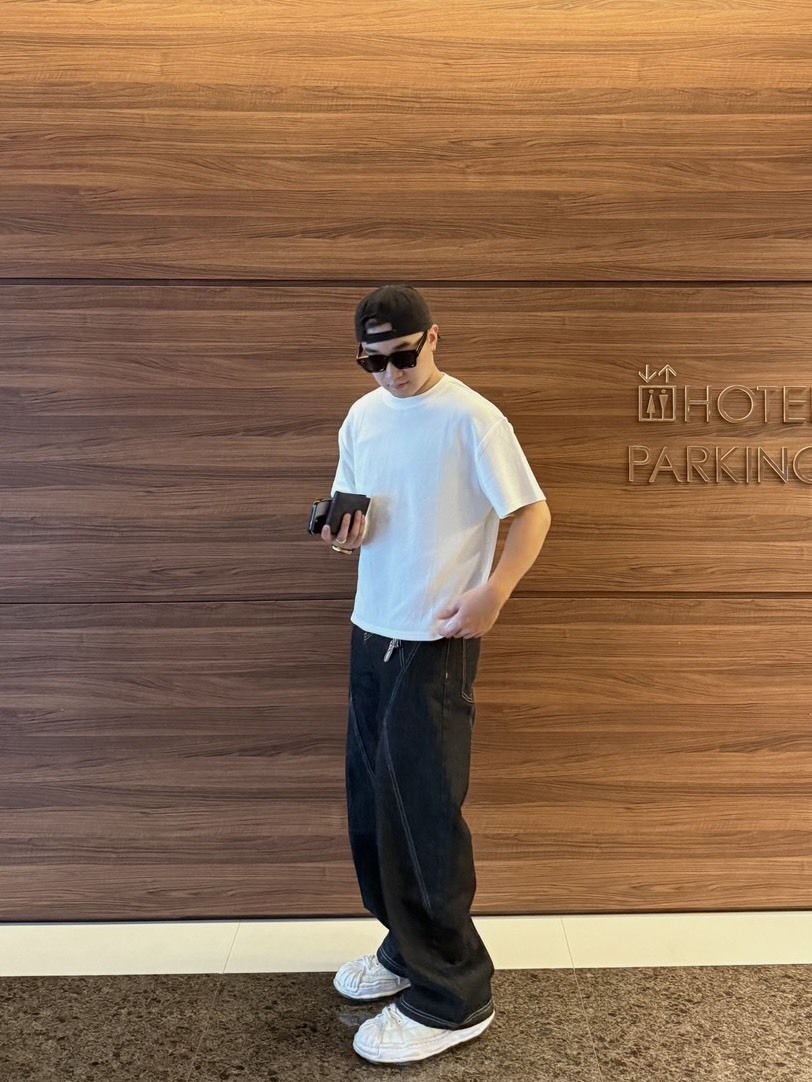 『RB』【部分現貨】韓系紋理街頭側開岔BOXY短寬素T
