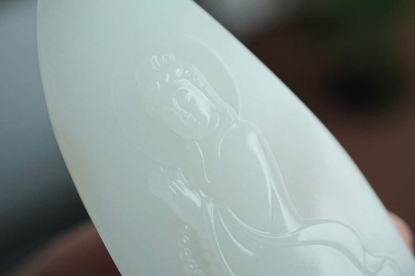 723430 和田玉特色原皮白玉觀音掛件