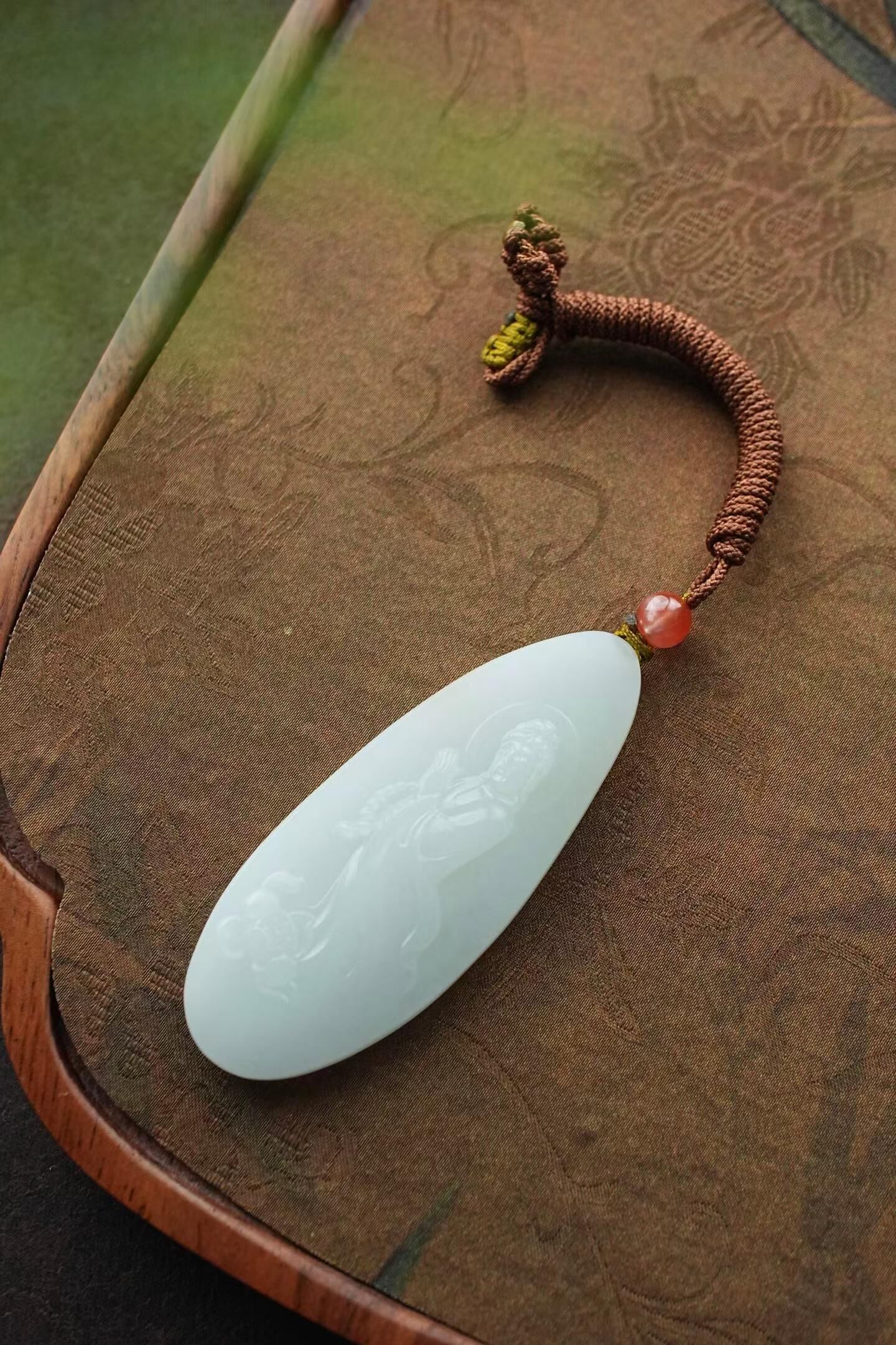 和田玉特色原皮白玉觀音掛件,天然和田玉軟玉