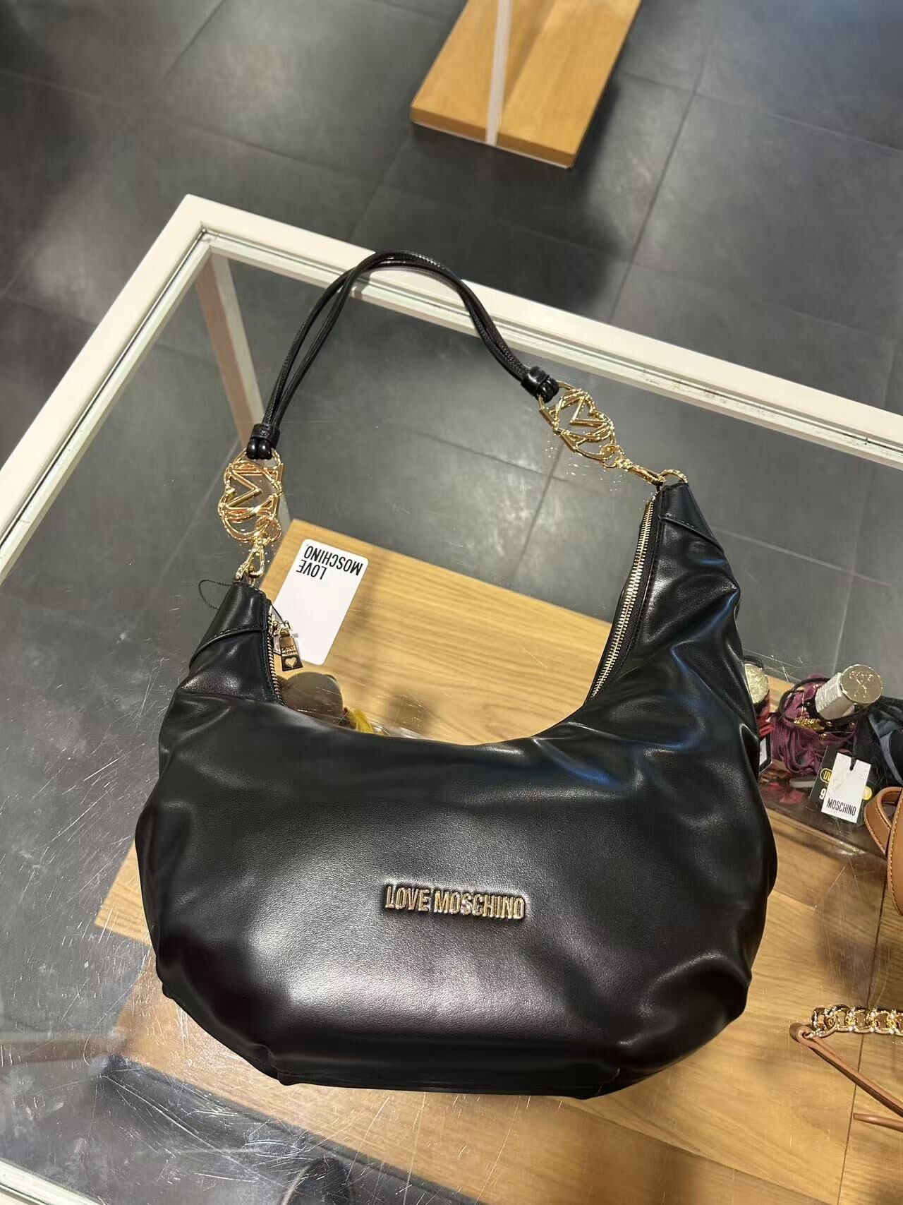 LYS02232 Love Moschino 流浪袋黑色
