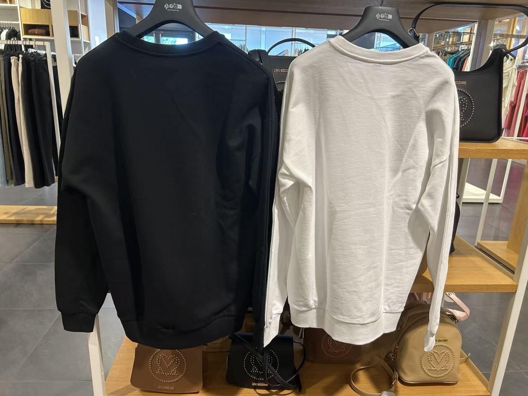 LYS02237 MOSCHINO 簡約男裝圓領衛衣