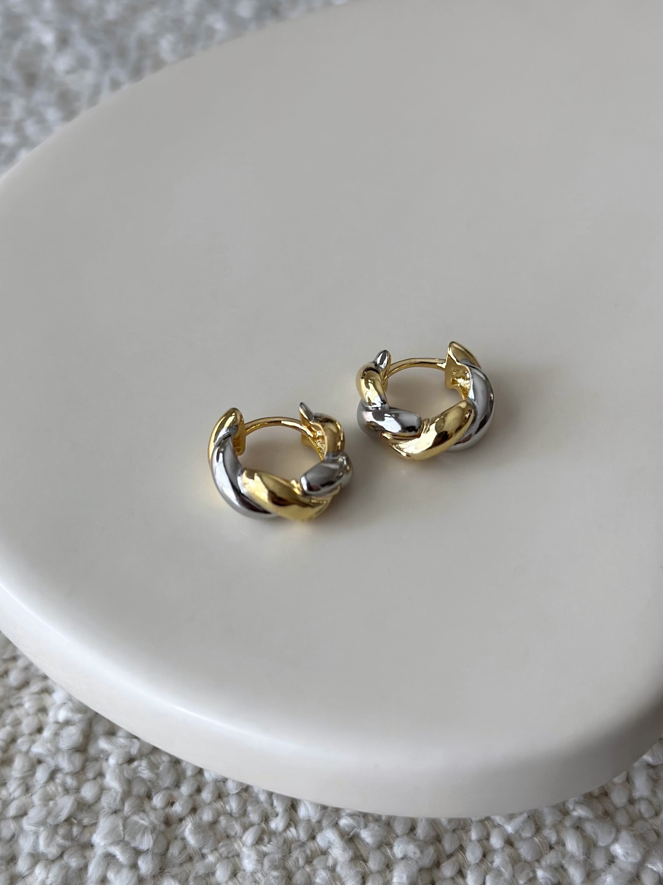 S925 bicolor twist hoop pierce