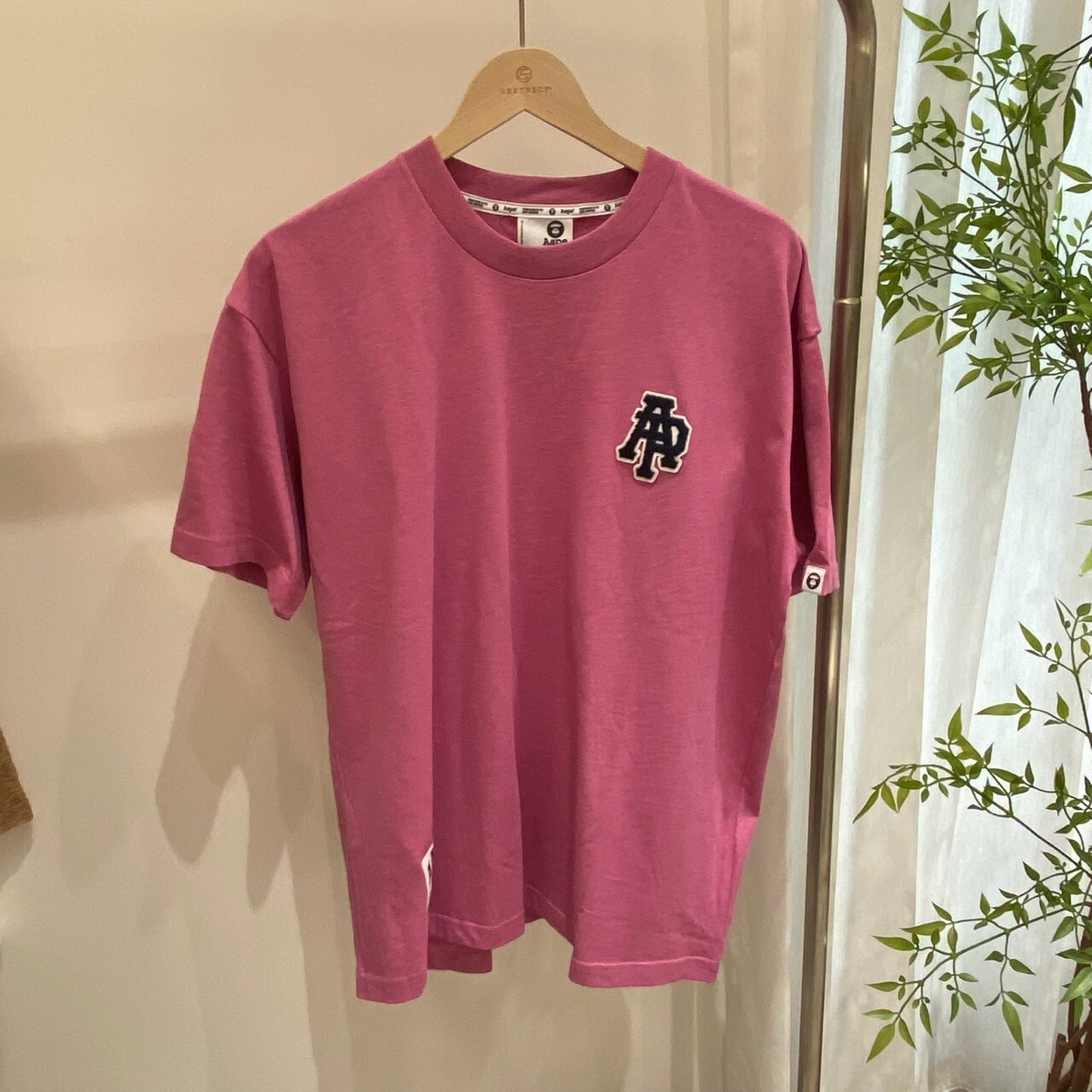 Aape 哥德體字母徽章刺繡短T M1724XBP