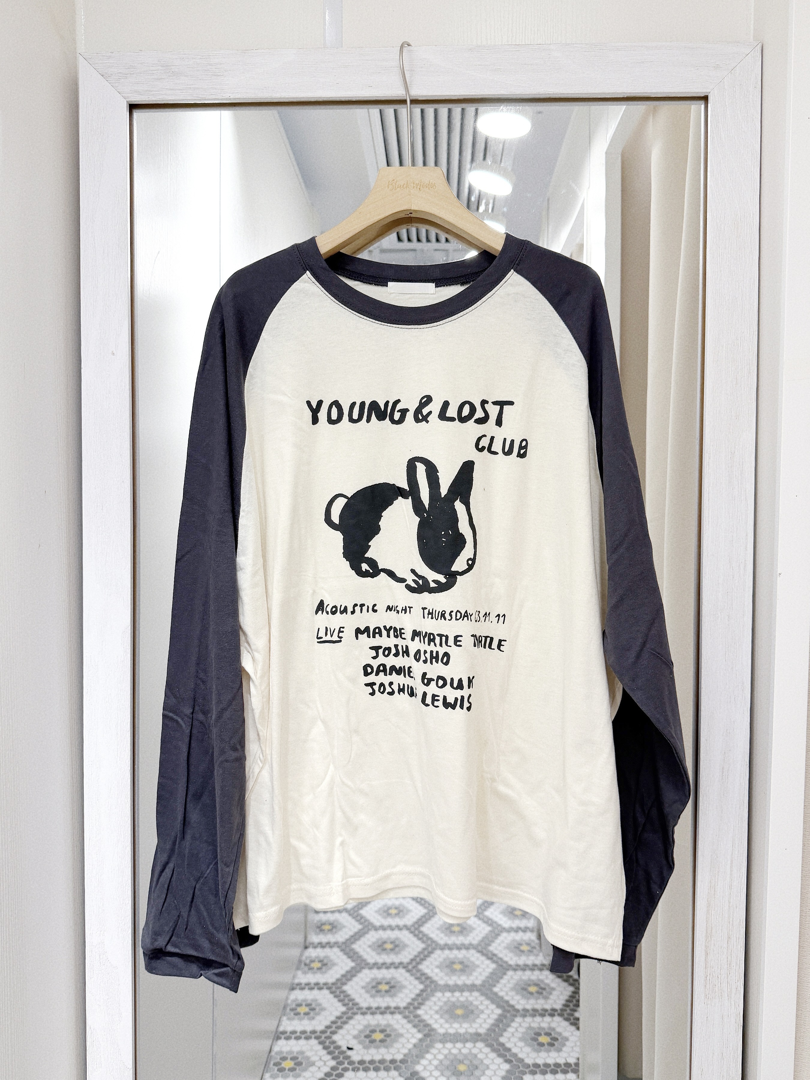 T1631｜休閒墨水感YOUNG&LOST CLUB 兔兔薄薄長袖TEE🐇⊹ . ݁˖