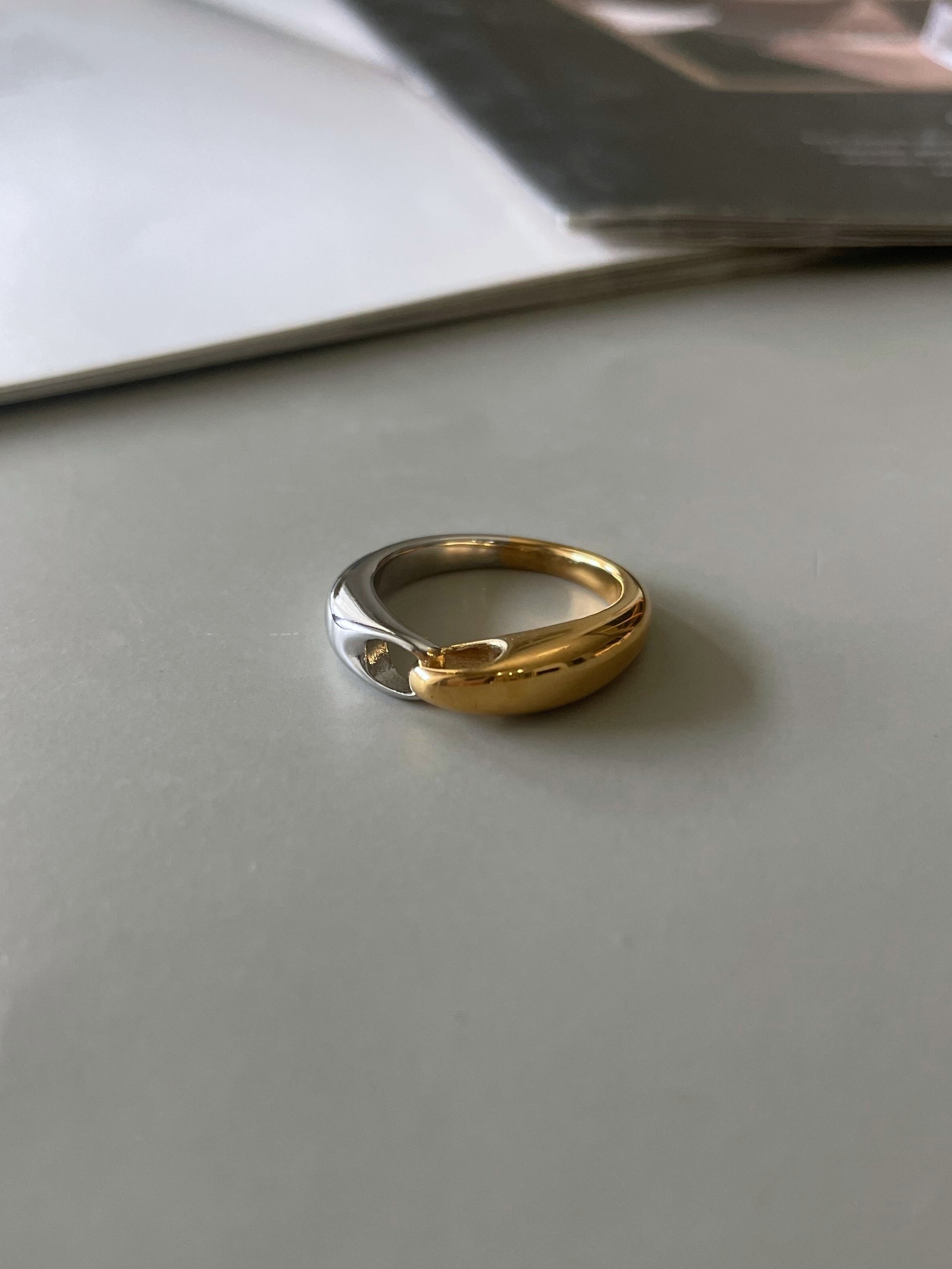 bicolor linked ring