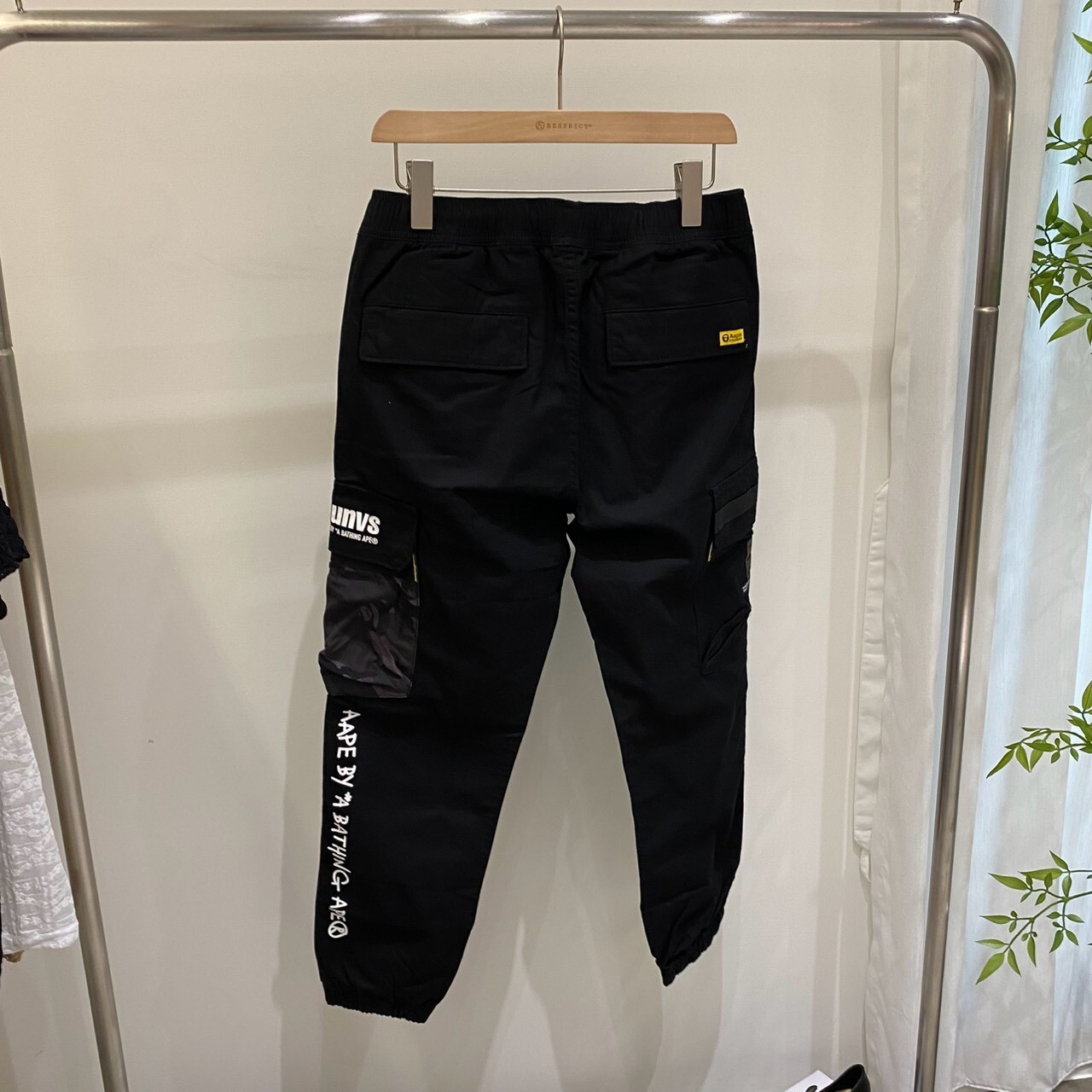 Aape 拼接迷彩草寫大字工裝長褲 M6828XXI
