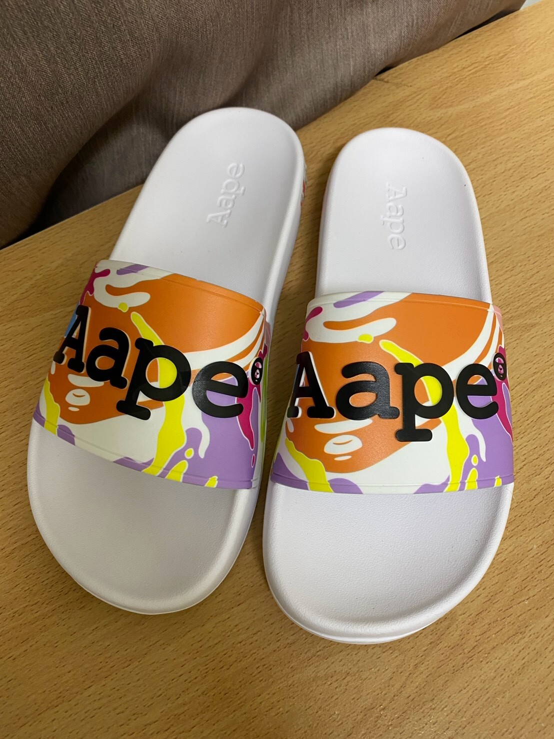 Aape 繽紛迷彩大字寬帶拖鞋 M6763XXM