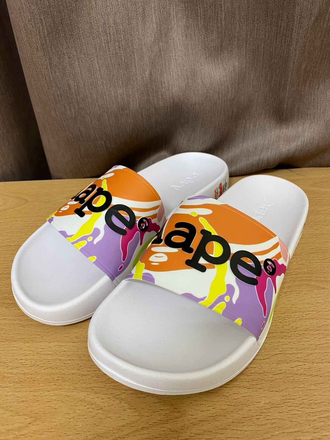 Aape 繽紛迷彩大字寬帶拖鞋 M6763XXM