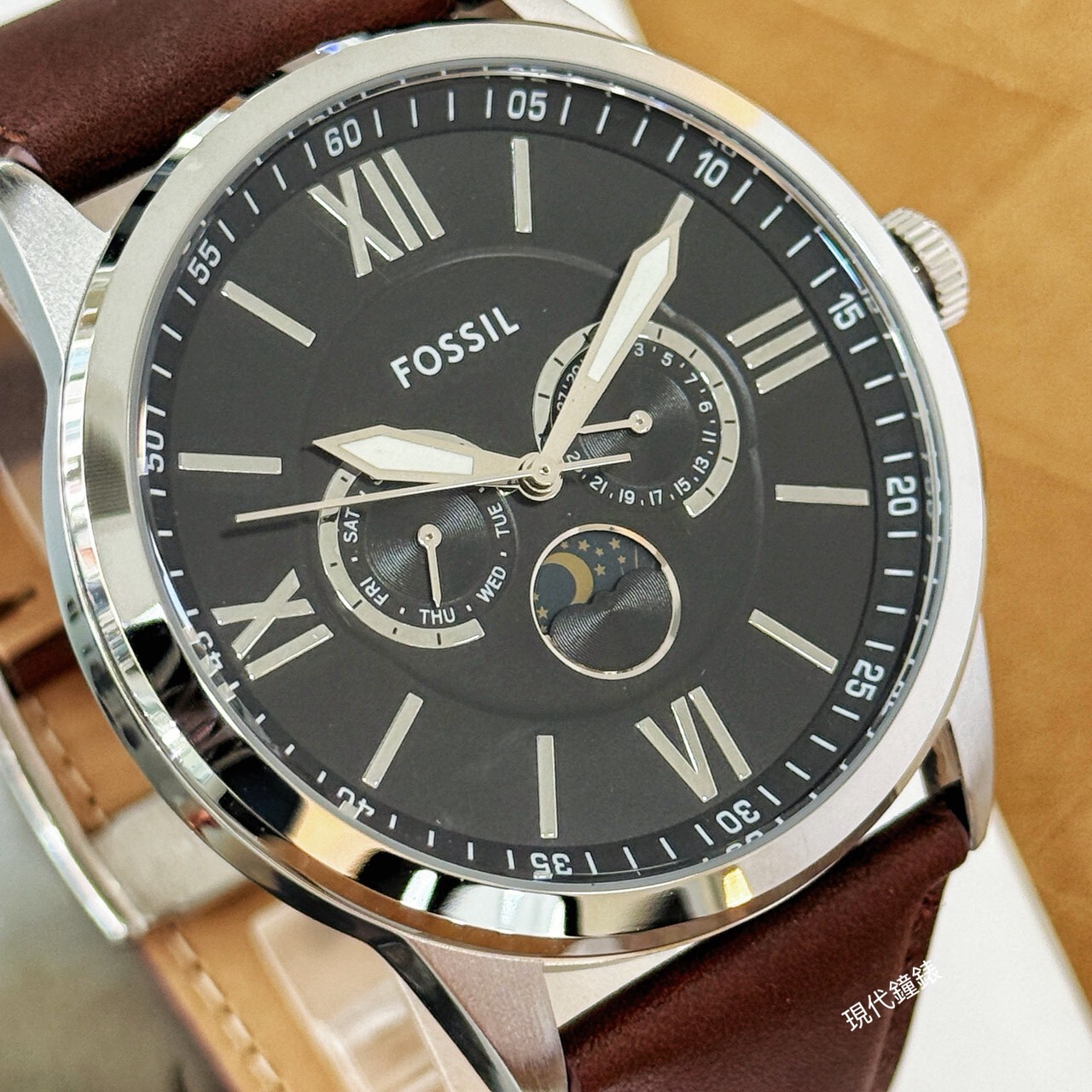 【FOSSIL】Flynn 日月星辰神秘黑三眼紳士腕錶 BQM7086 48mm 現代鐘錶