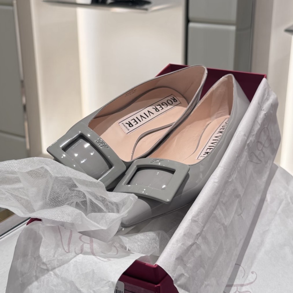 Roger Vivier RV Gommettine Ballerinas flats in leather grey