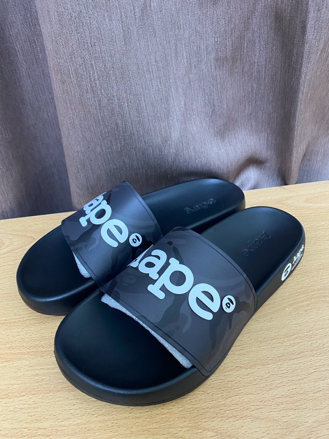 Aape 暗影迷彩白字一字寬帶拖鞋 M6763XXQ