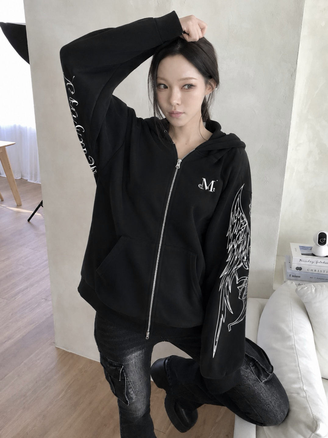 （預購）韓國 MUCENT 🪽羽翼十字架印花連帽外套 寬鬆 男女同款