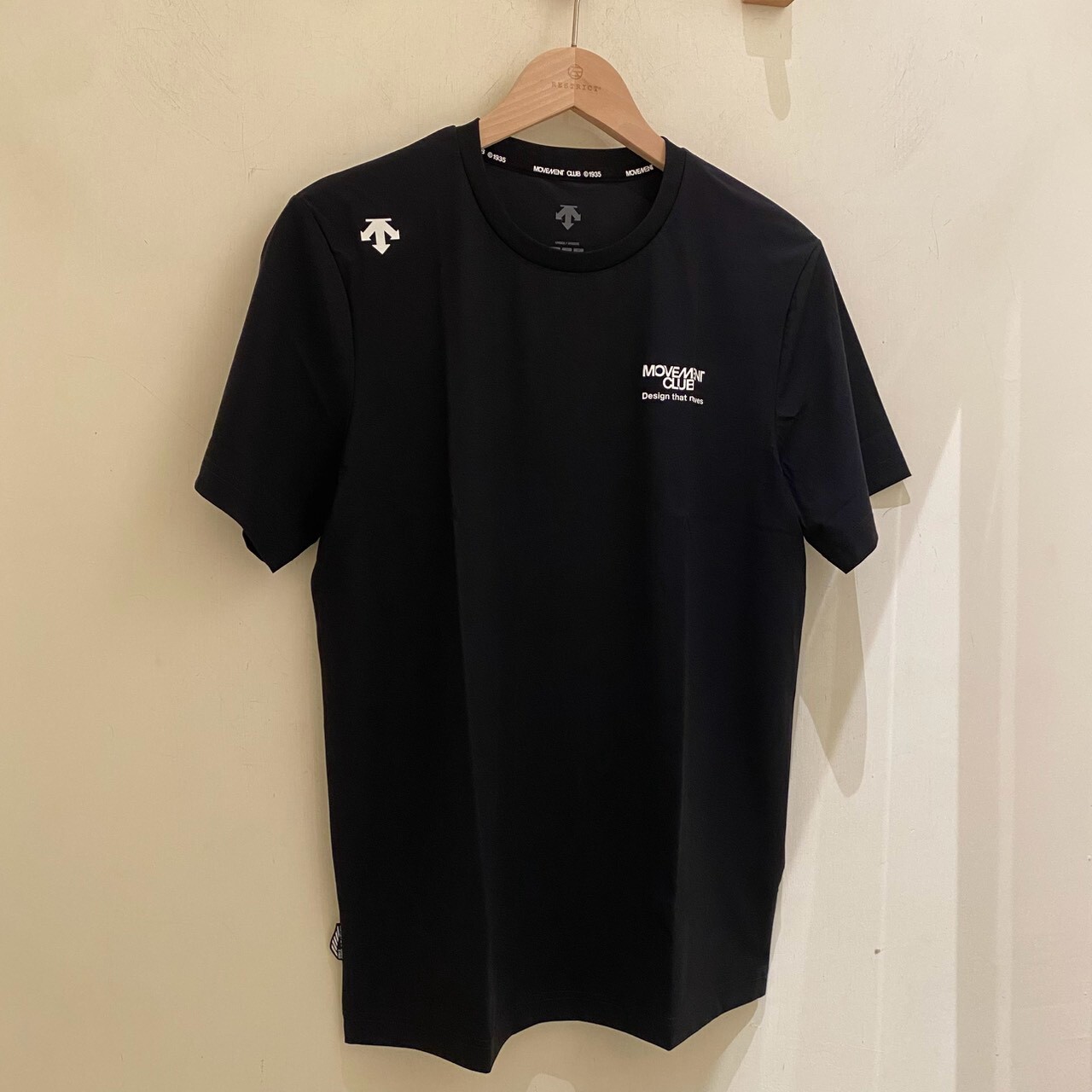 Descente 迪桑特 塗鴉大圖機能短 T SR213ETS57