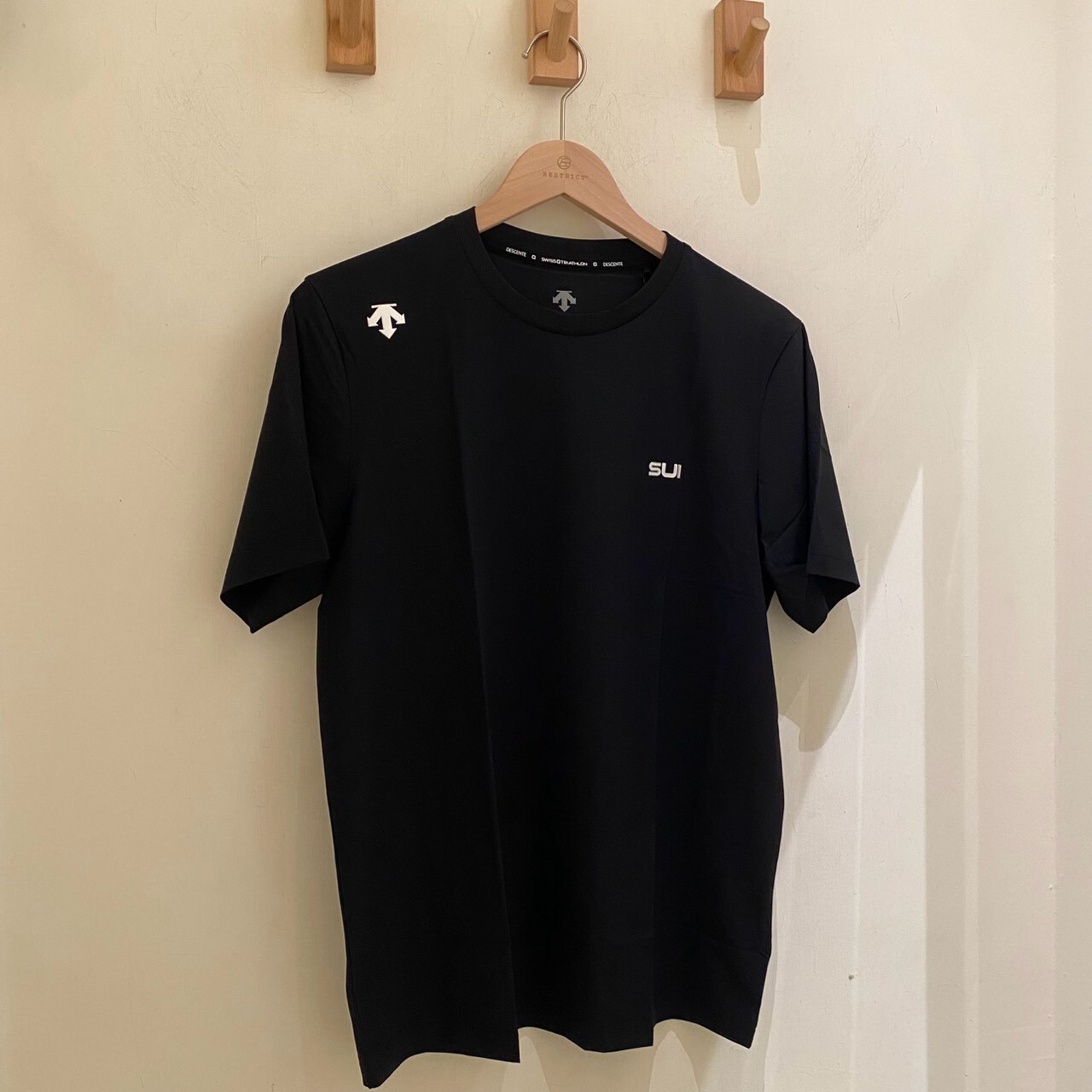 Descente 迪桑特 瑞士鐵人三項聯名短 T SR223ITS54