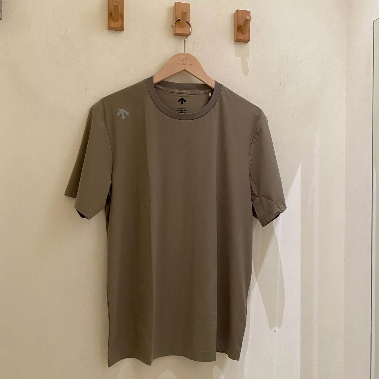 Descente 迪桑特 Run幾何圖形短袖 SQ323RTS72
