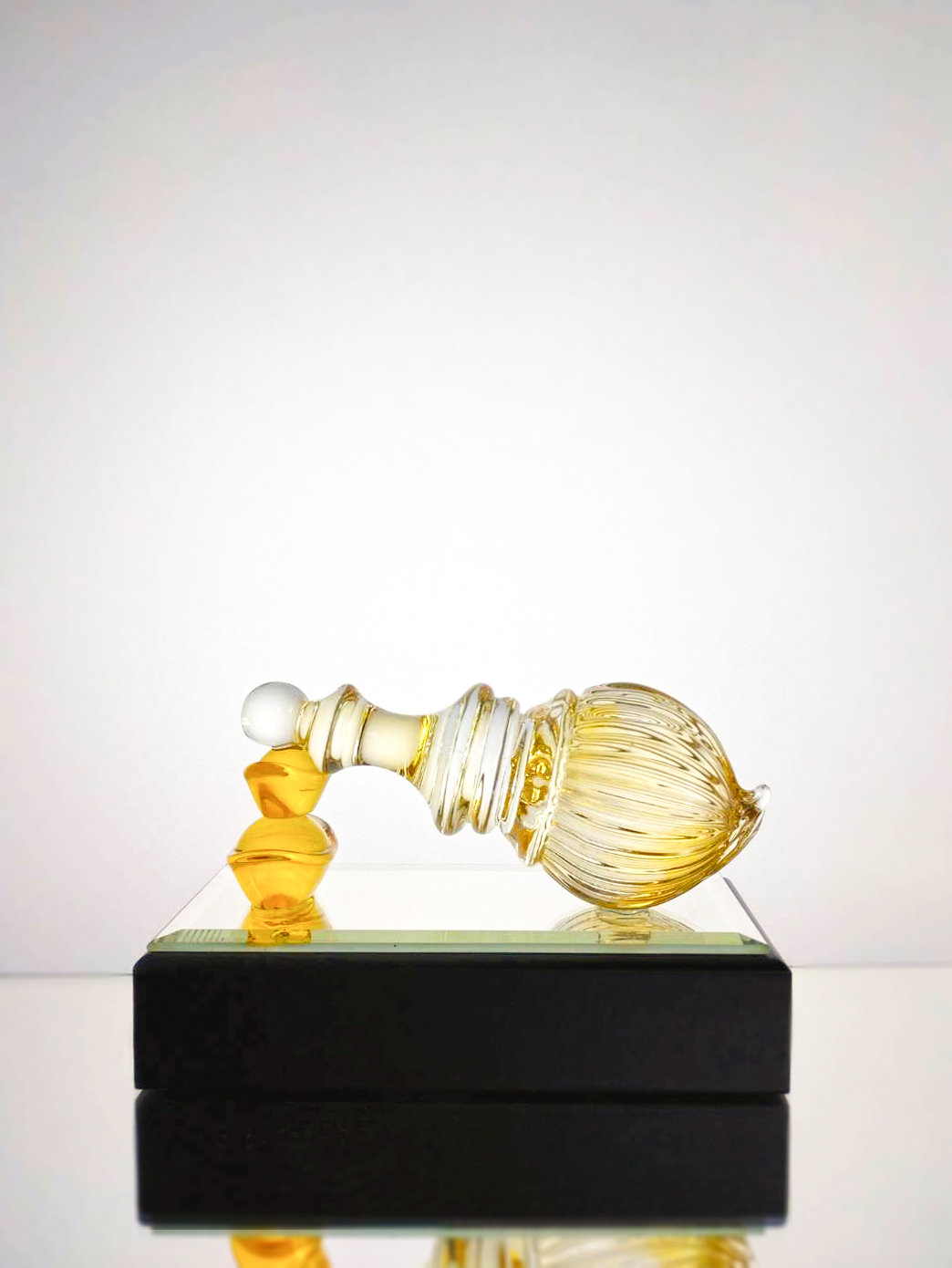 GLASS ART × WISDOM × PROSPERITY
