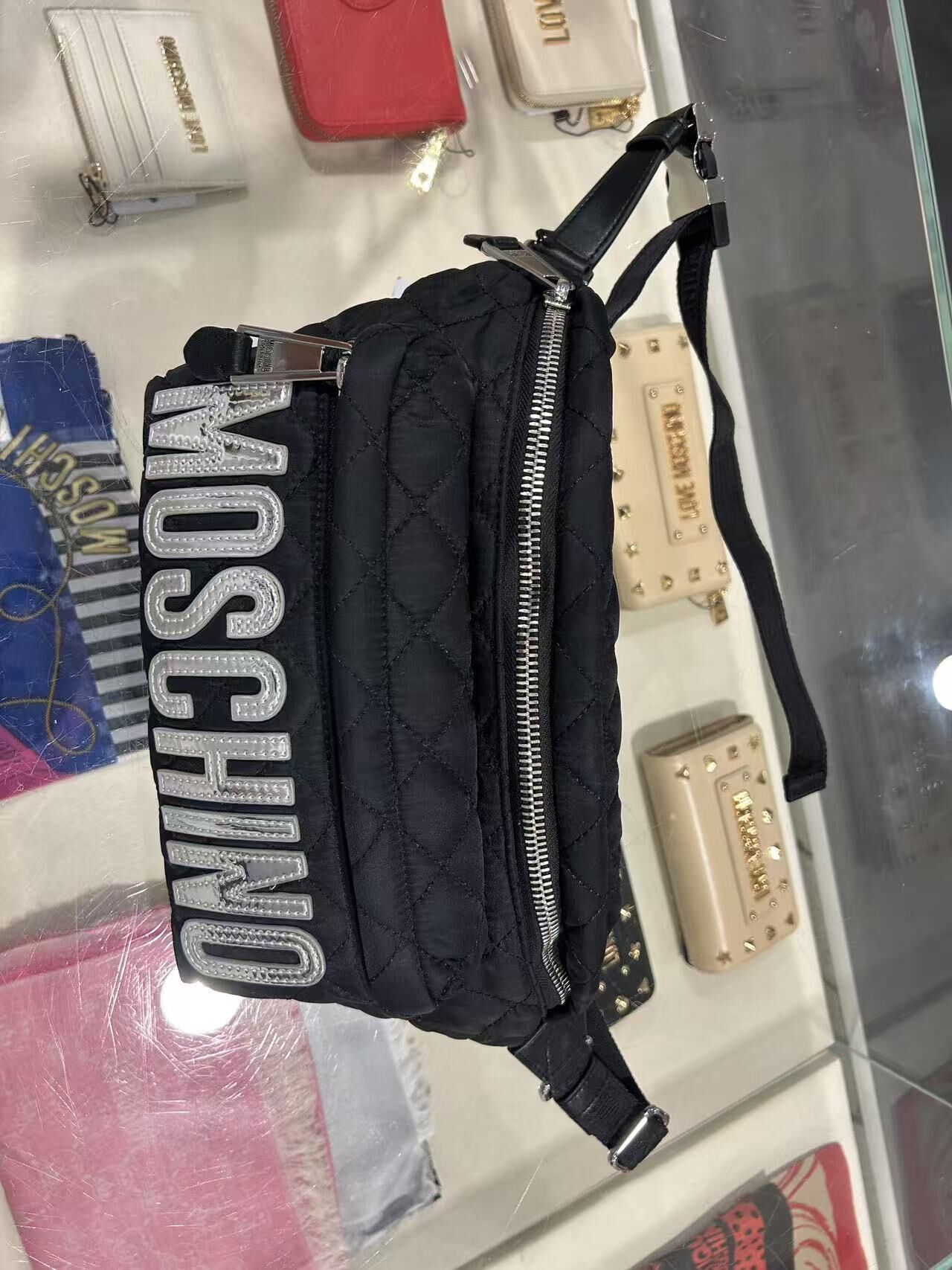 LYS02244 Moschino 銀色Logo菱格腰包