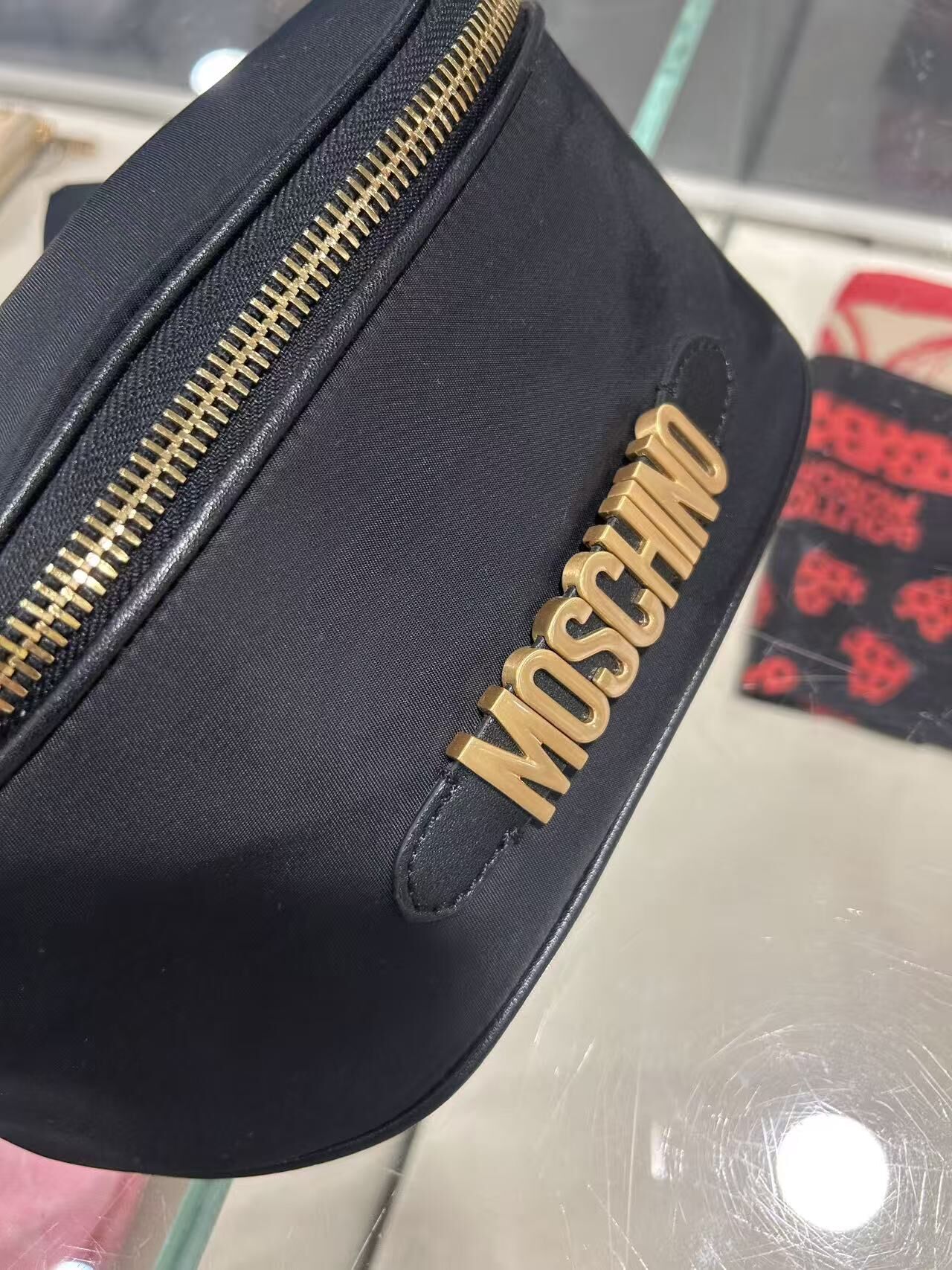LYS02243 Moschino 金色立體Logo黑色腰包